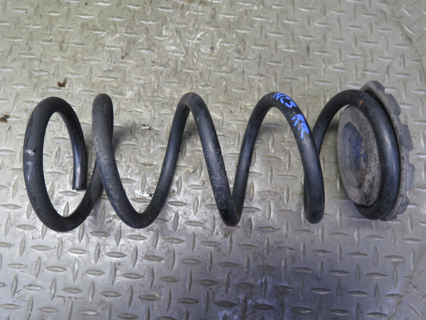 04-05 Nissan Z33 350Z Convertible Set of 2 Rear Left & Right Coil Spring OEM