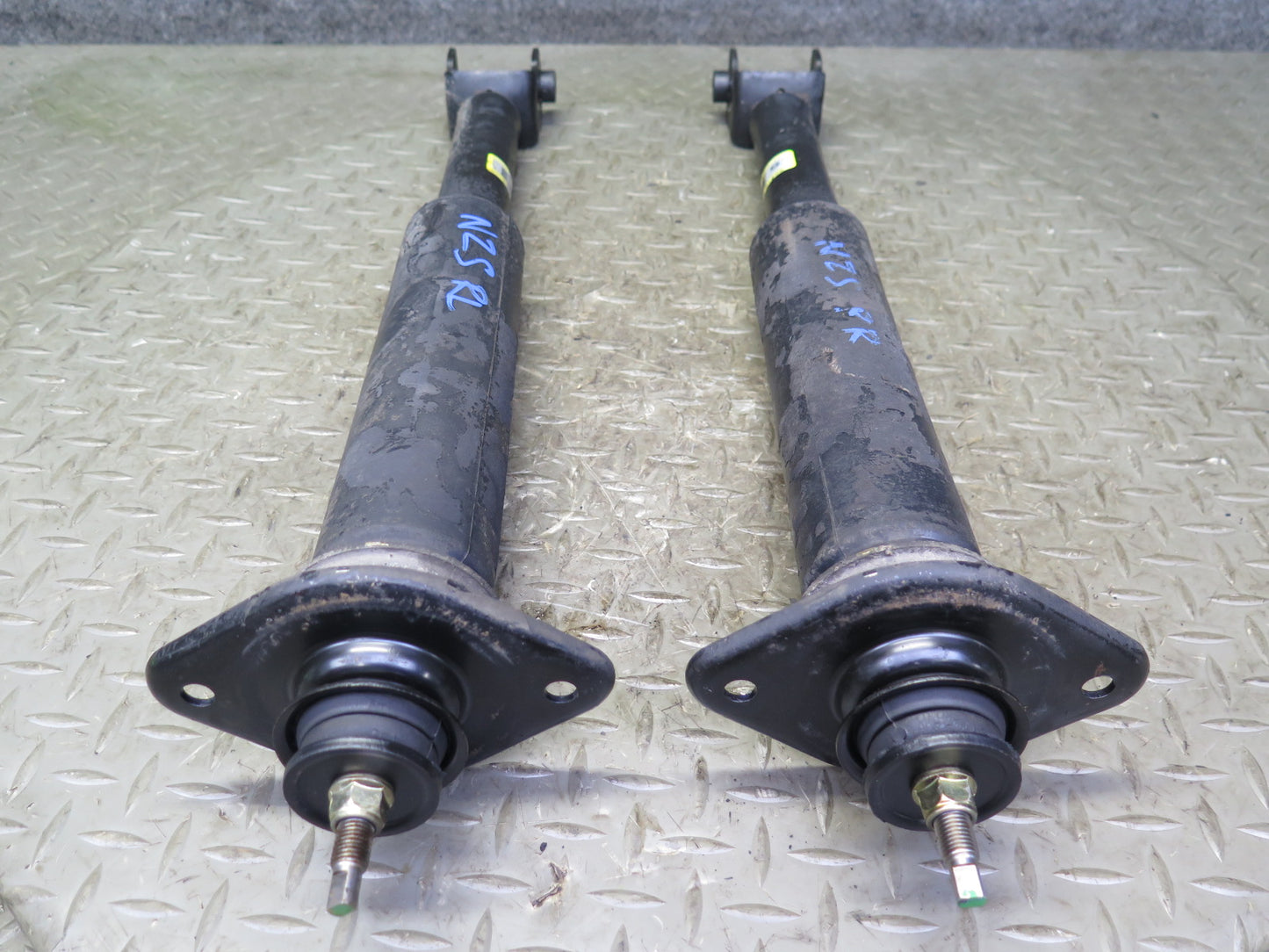 2004 Nissan Z33 350Z Convertible Set of 2 Rear Strut Shock Absorber OEM