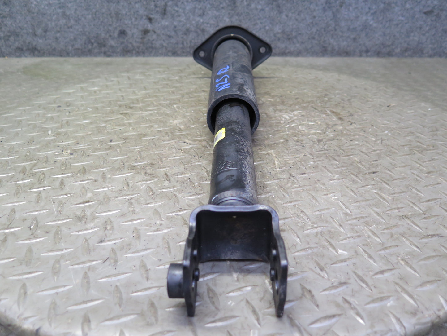 2004 Nissan Z33 350Z Convertible Set of 2 Rear Strut Shock Absorber OEM