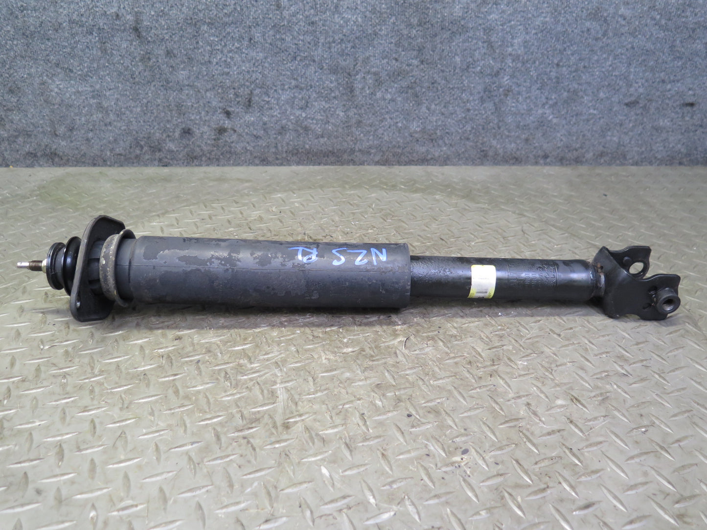 2004 Nissan Z33 350Z Convertible Set of 2 Rear Strut Shock Absorber OEM