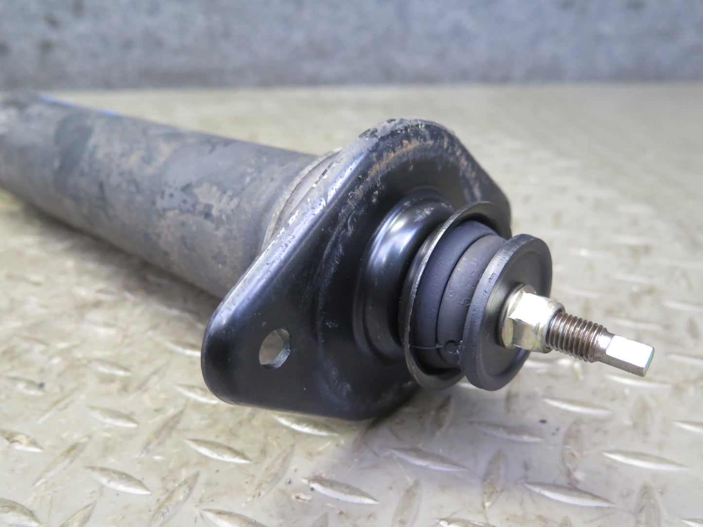 2004 Nissan Z33 350Z Convertible Set of 2 Rear Strut Shock Absorber OEM