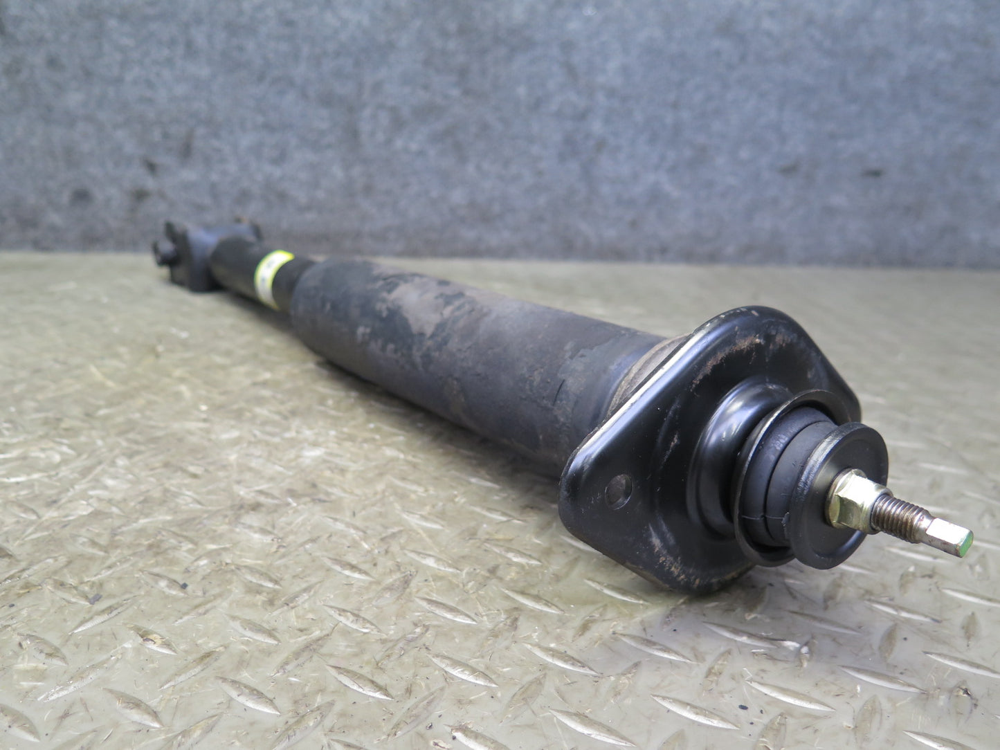 2004 Nissan Z33 350Z Convertible Set of 2 Rear Strut Shock Absorber OEM