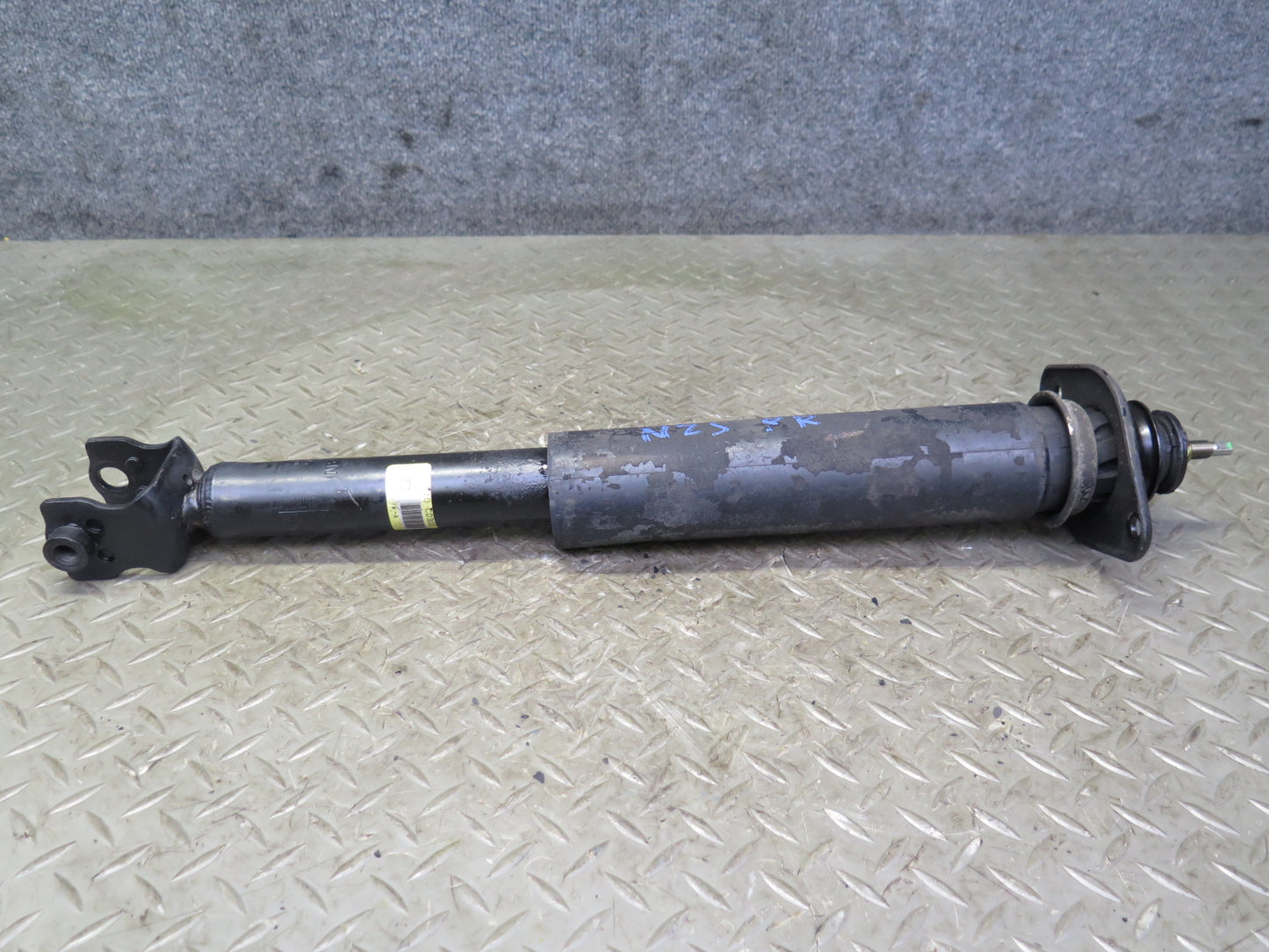 2004 Nissan Z33 350Z Convertible Set of 2 Rear Strut Shock Absorber OEM