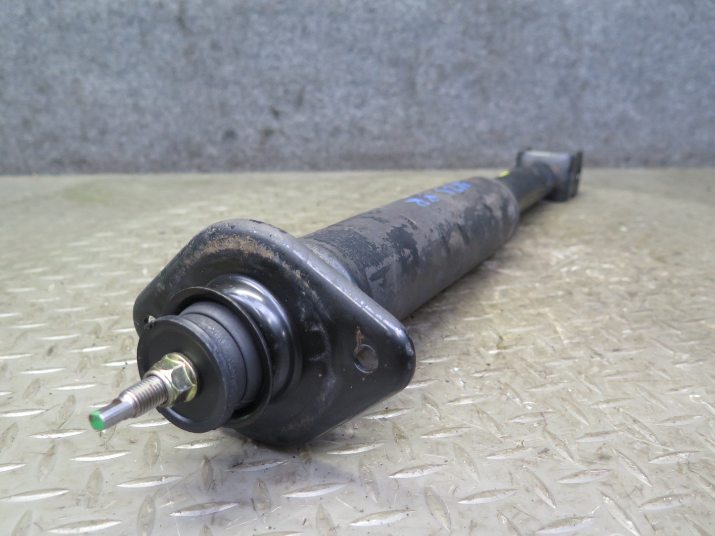 2004 Nissan Z33 350Z Convertible Set of 2 Rear Strut Shock Absorber OEM