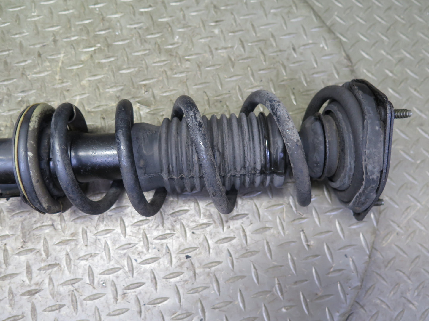 04-05 Nissan Z33 350Z Convertible Set of 2 Front Strut Shock Absorber 68K OEM