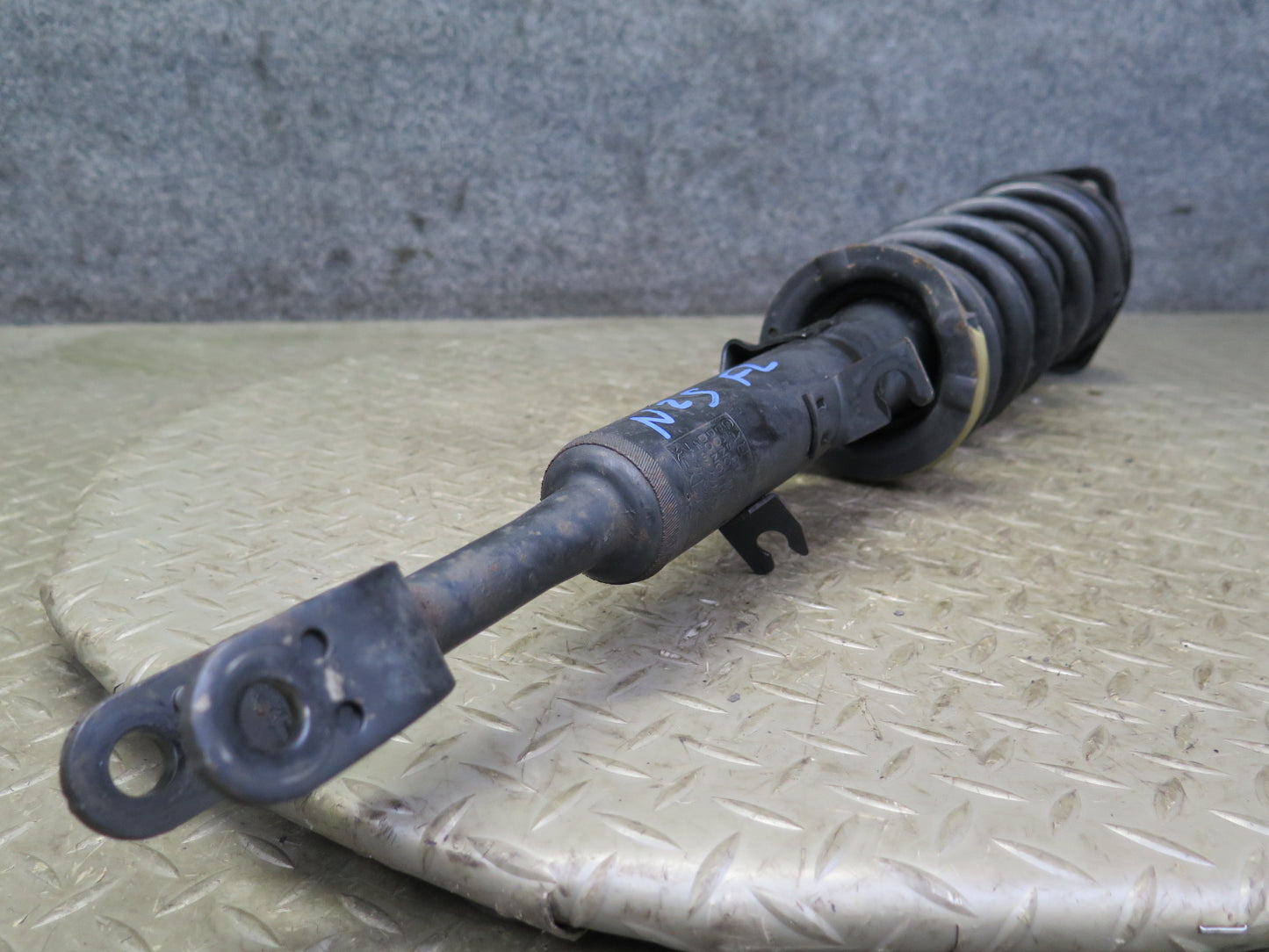 04-05 Nissan Z33 350Z Convertible Set of 2 Front Strut Shock Absorber 68K OEM