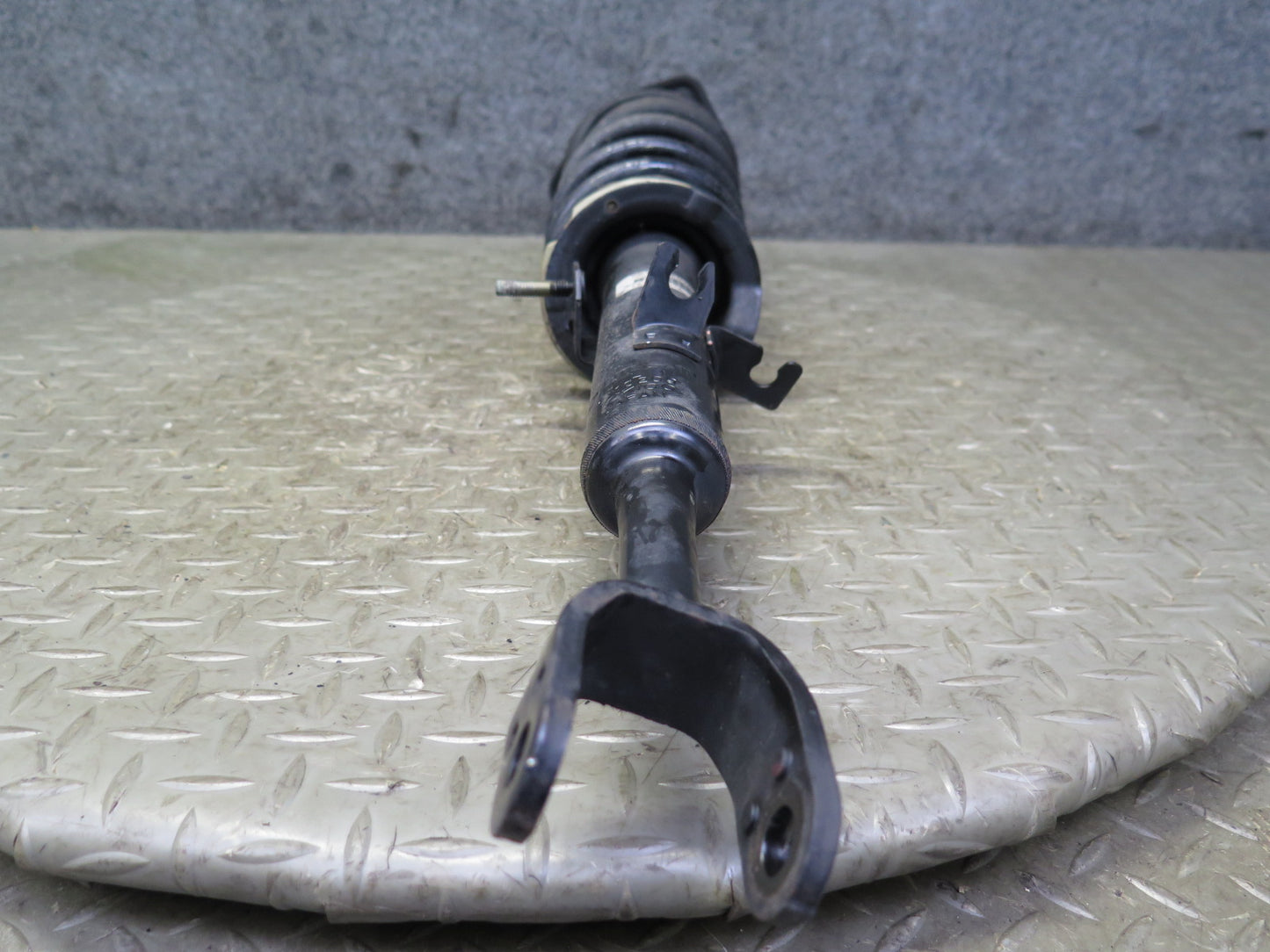 04-05 Nissan Z33 350Z Convertible Set of 2 Front Strut Shock Absorber 68K OEM