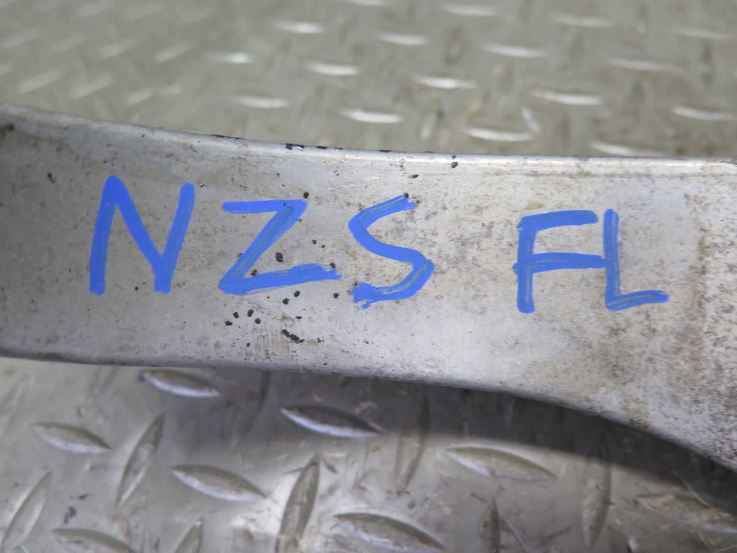 03-04 Nissan Z33 350Z Front Left Spindle Knuckle Wheel Hub Bearing 68K Miles OEM