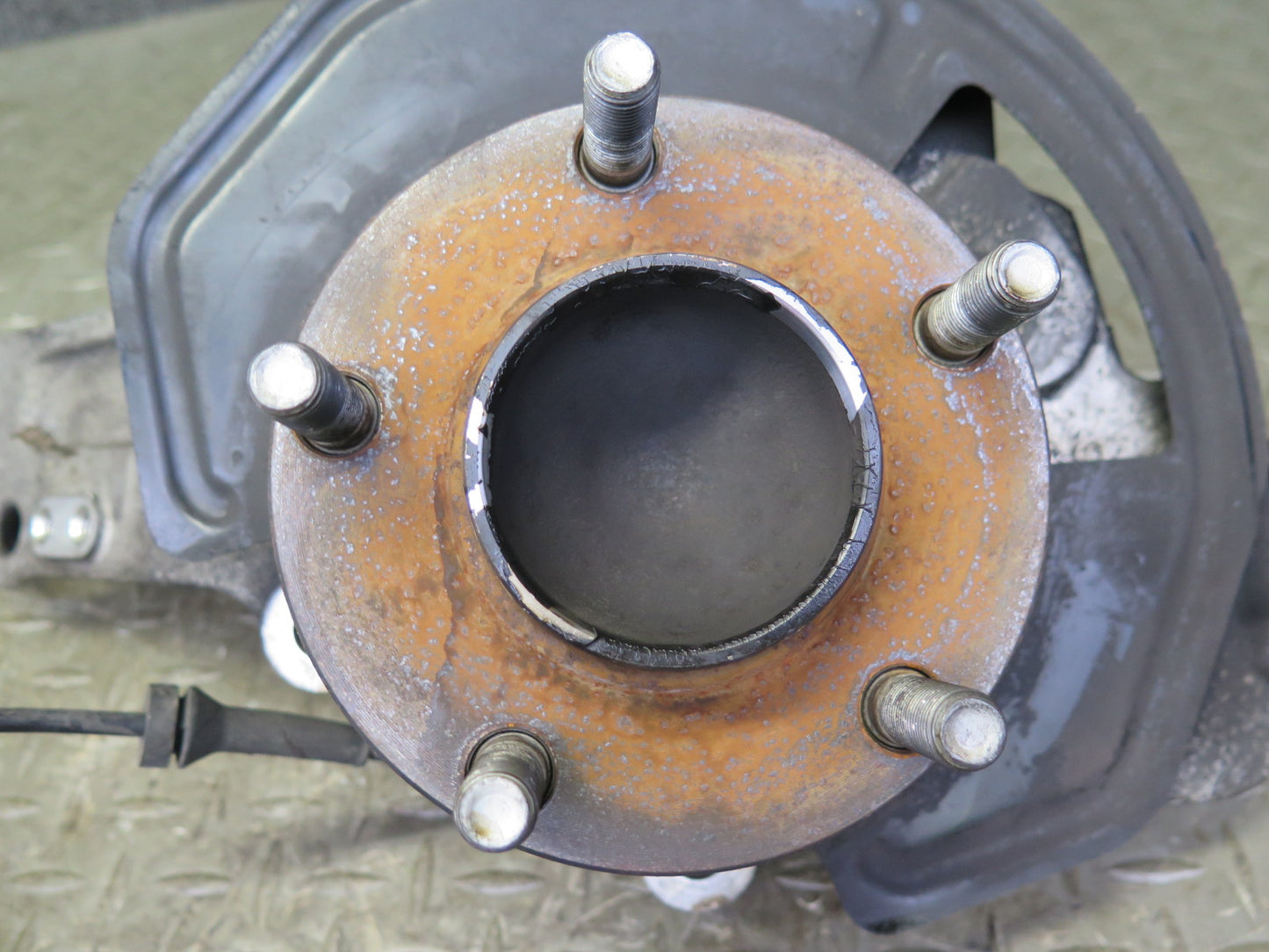 03-04 Nissan Z33 350Z Front Left Spindle Knuckle Wheel Hub Bearing 68K Miles OEM