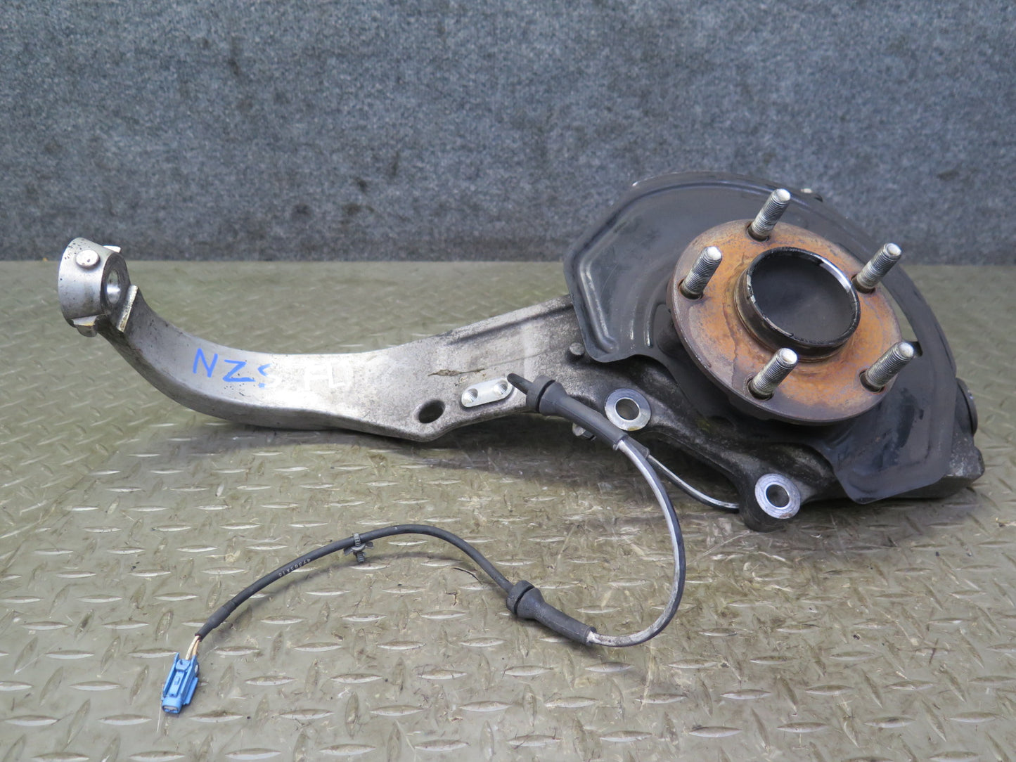 03-04 Nissan Z33 350Z Front Left Spindle Knuckle Wheel Hub Bearing 68K Miles OEM