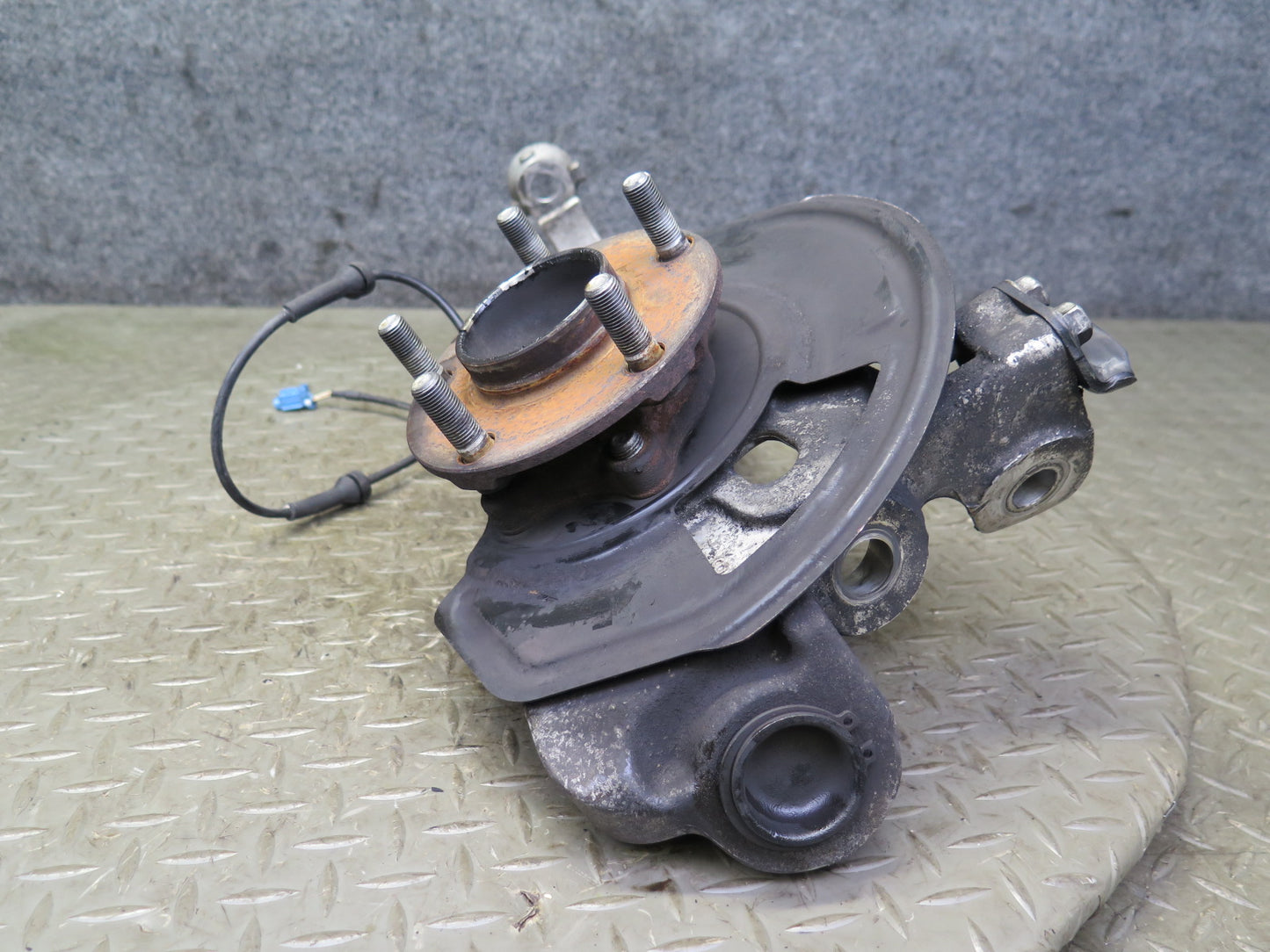 03-04 Nissan Z33 350Z Front Left Spindle Knuckle Wheel Hub Bearing 68K Miles OEM