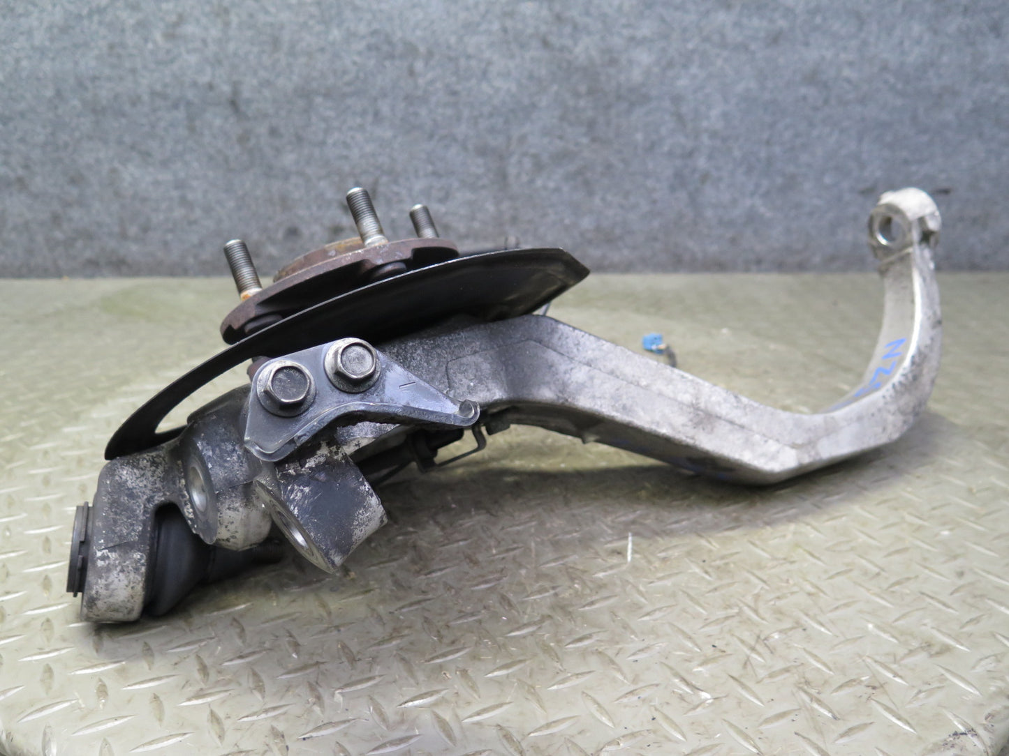 03-04 Nissan Z33 350Z Front Left Spindle Knuckle Wheel Hub Bearing 68K Miles OEM