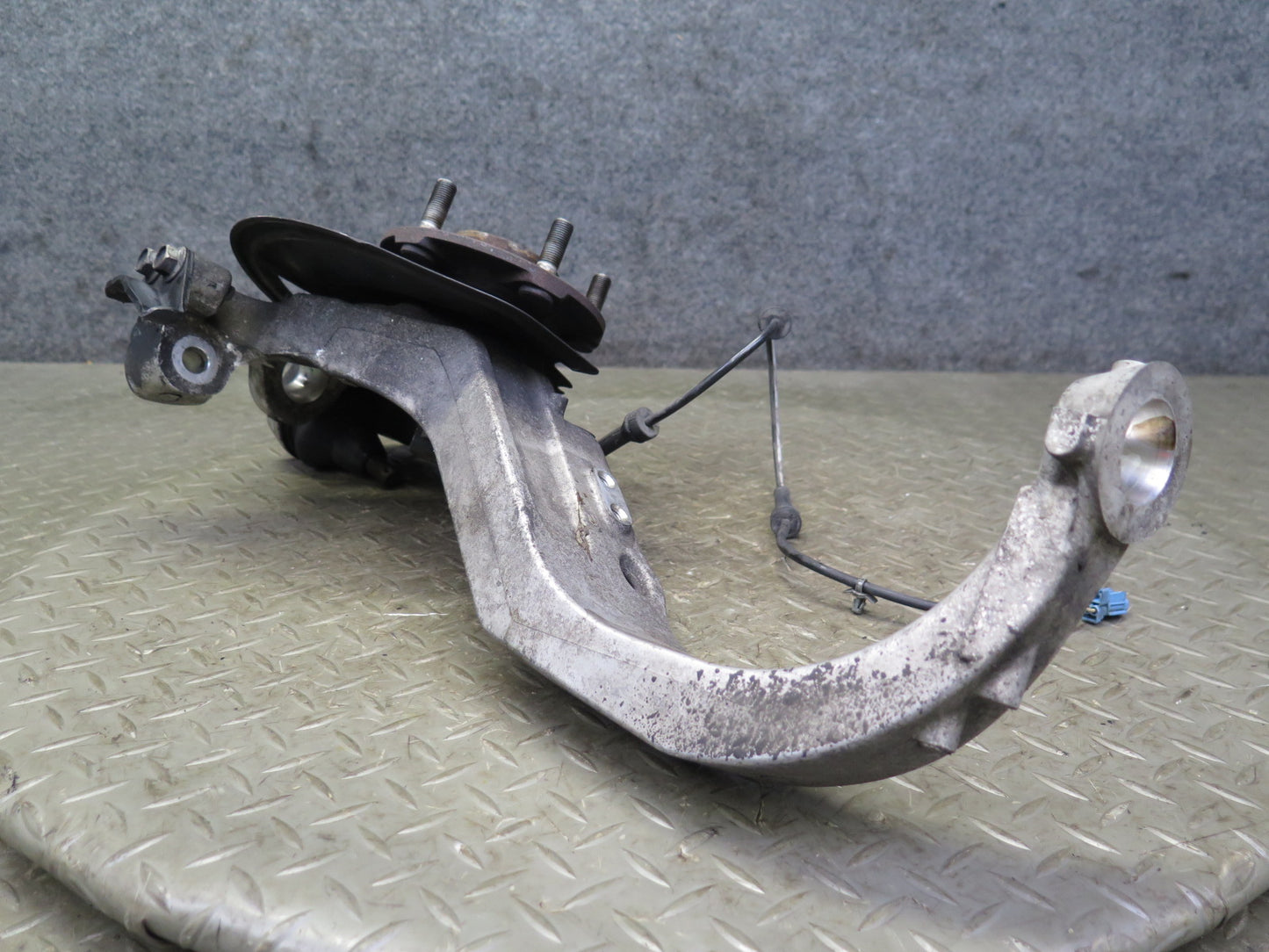 03-04 Nissan Z33 350Z Front Left Spindle Knuckle Wheel Hub Bearing 68K Miles OEM