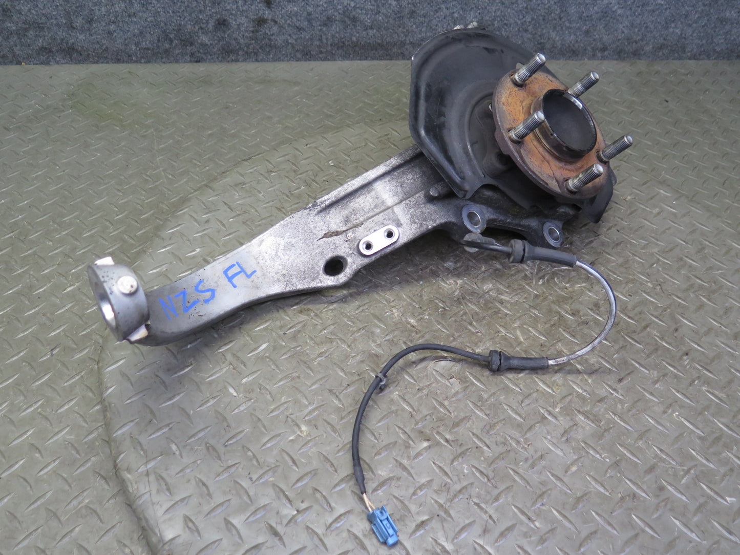 03-04 Nissan Z33 350Z Front Left Spindle Knuckle Wheel Hub Bearing 68K Miles OEM