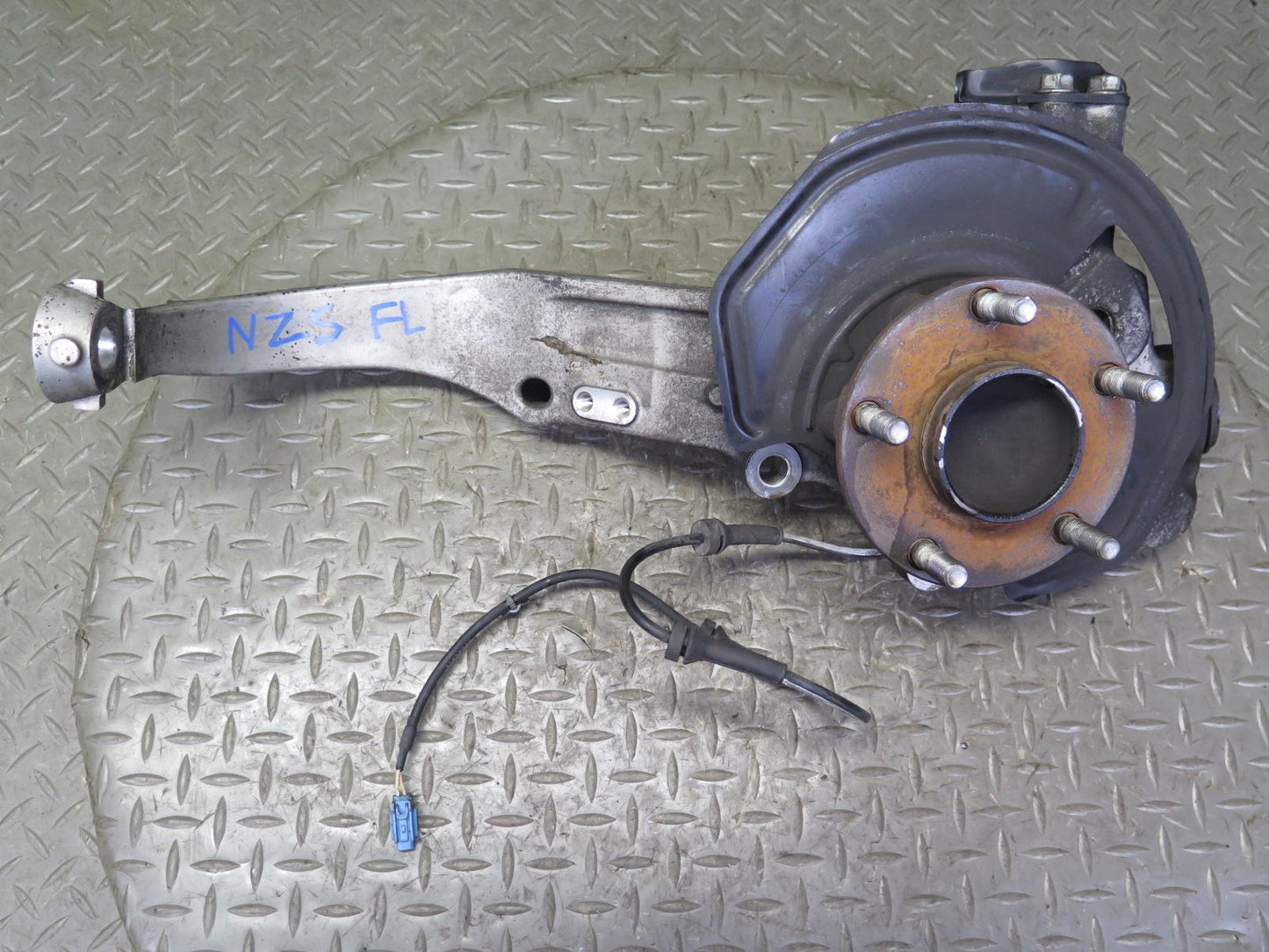 03-04 Nissan Z33 350Z Front Left Spindle Knuckle Wheel Hub Bearing 68K Miles OEM