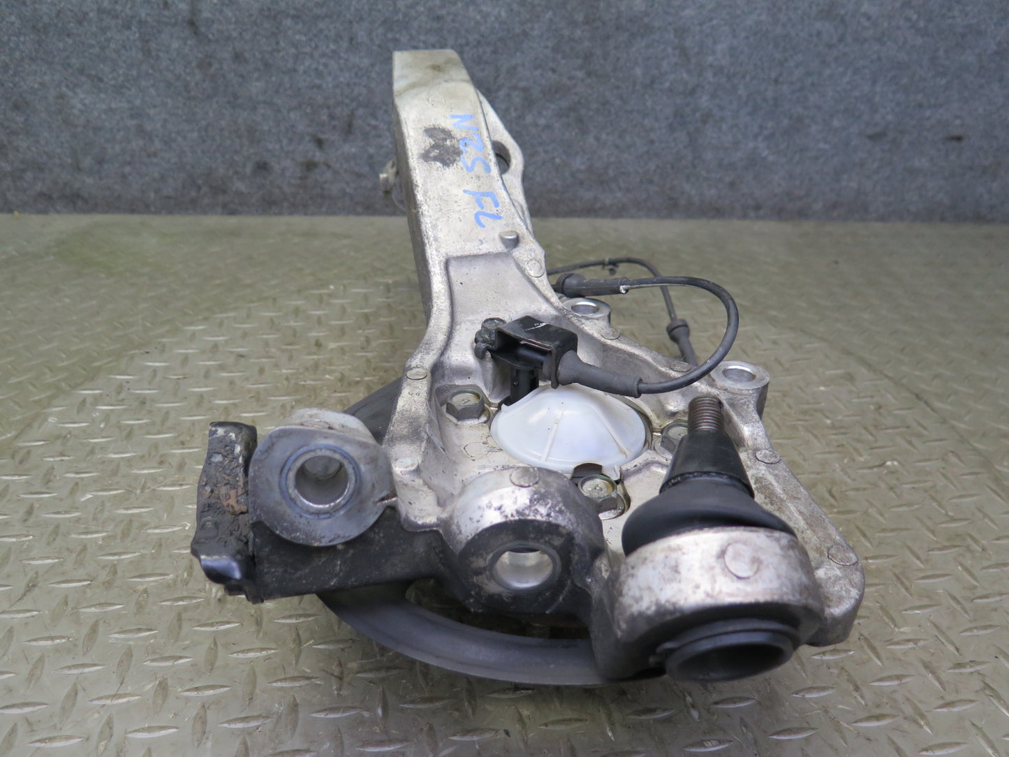 03-04 Nissan Z33 350Z Front Left Spindle Knuckle Wheel Hub Bearing 68K Miles OEM