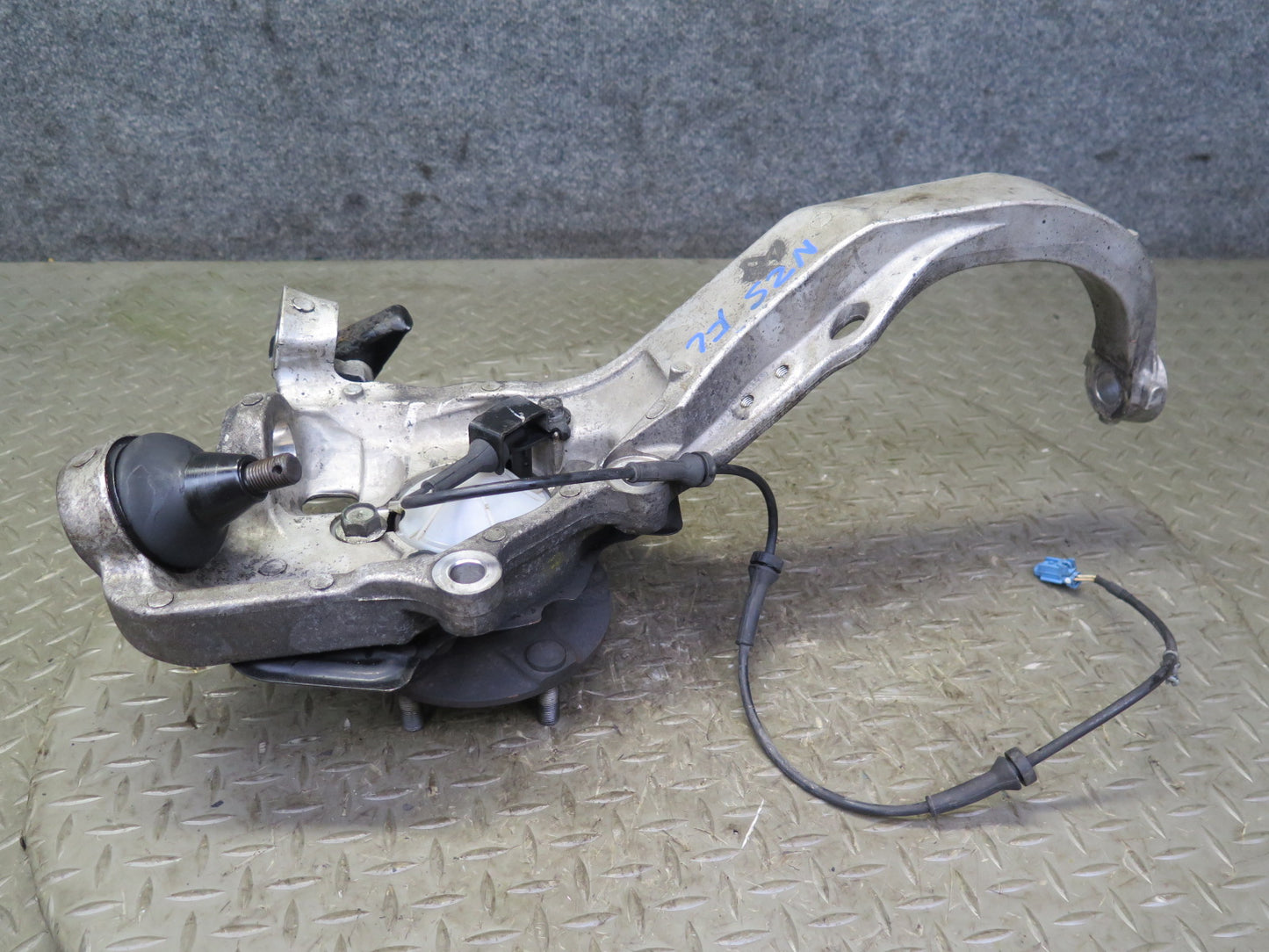 03-04 Nissan Z33 350Z Front Left Spindle Knuckle Wheel Hub Bearing 68K Miles OEM