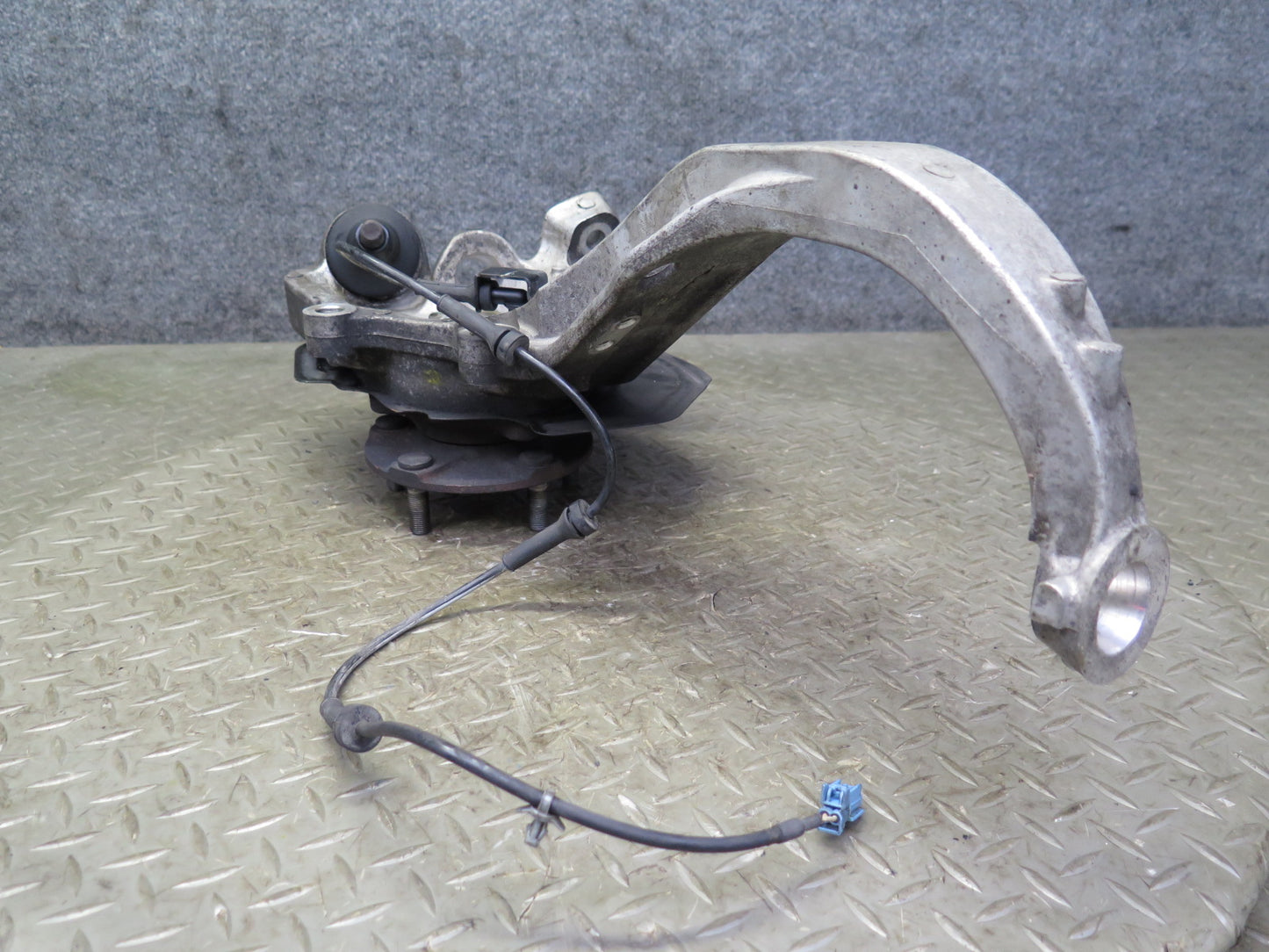 03-04 Nissan Z33 350Z Front Left Spindle Knuckle Wheel Hub Bearing 68K Miles OEM