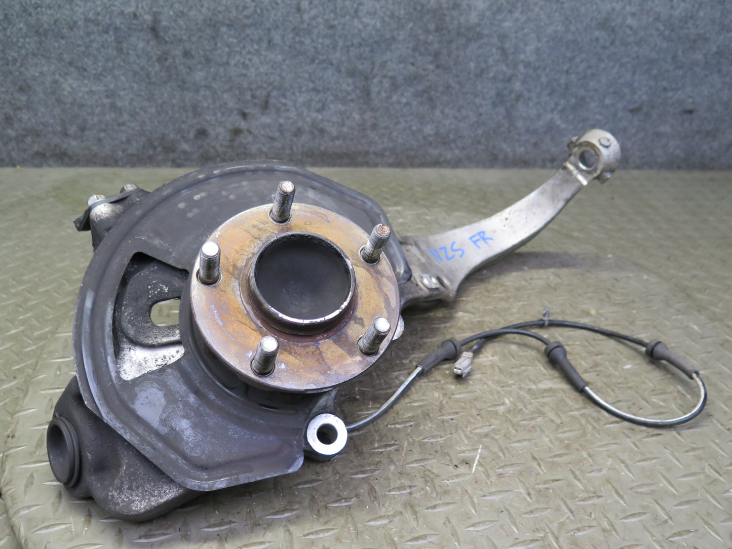 03-04 Nissan Z33 350Z Front Right Spindle Knuckle Wheel Hub Bearing 68K Mile OEM