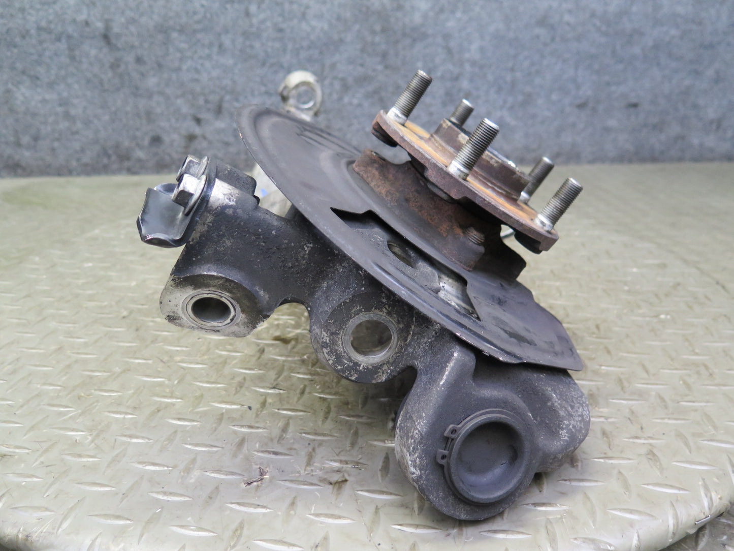 03-04 Nissan Z33 350Z Front Right Spindle Knuckle Wheel Hub Bearing 68K Mile OEM