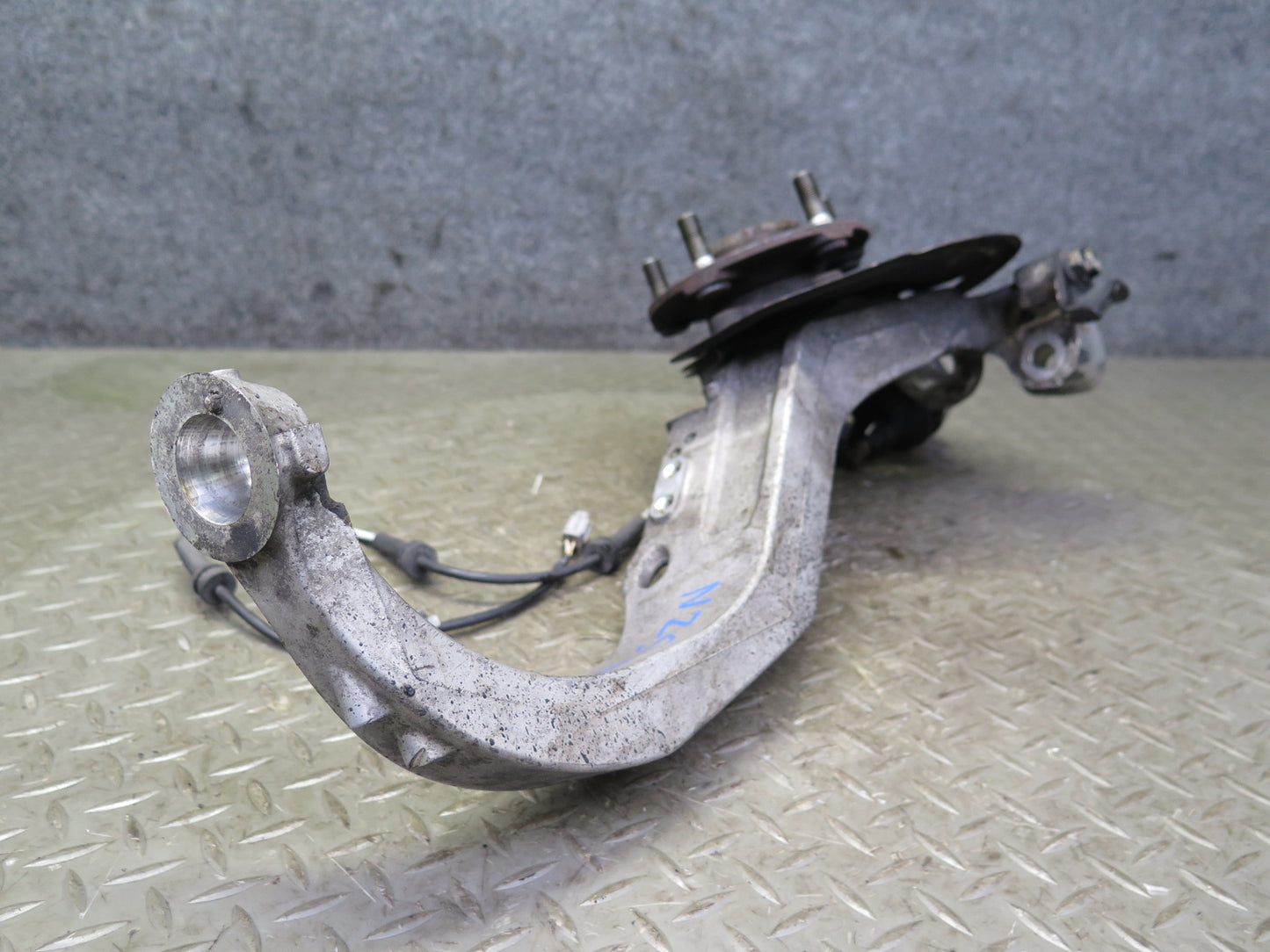 03-04 Nissan Z33 350Z Front Right Spindle Knuckle Wheel Hub Bearing 68K Mile OEM