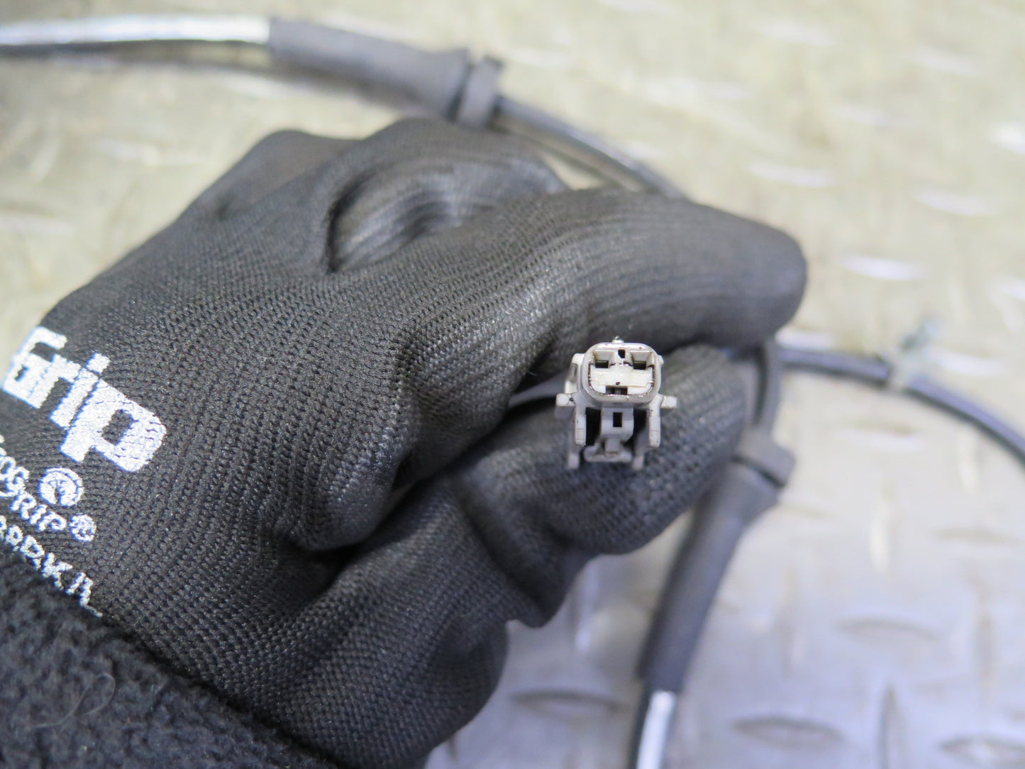 03-04 Nissan Z33 350Z Front Right Spindle Knuckle Wheel Hub Bearing 68K Mile OEM