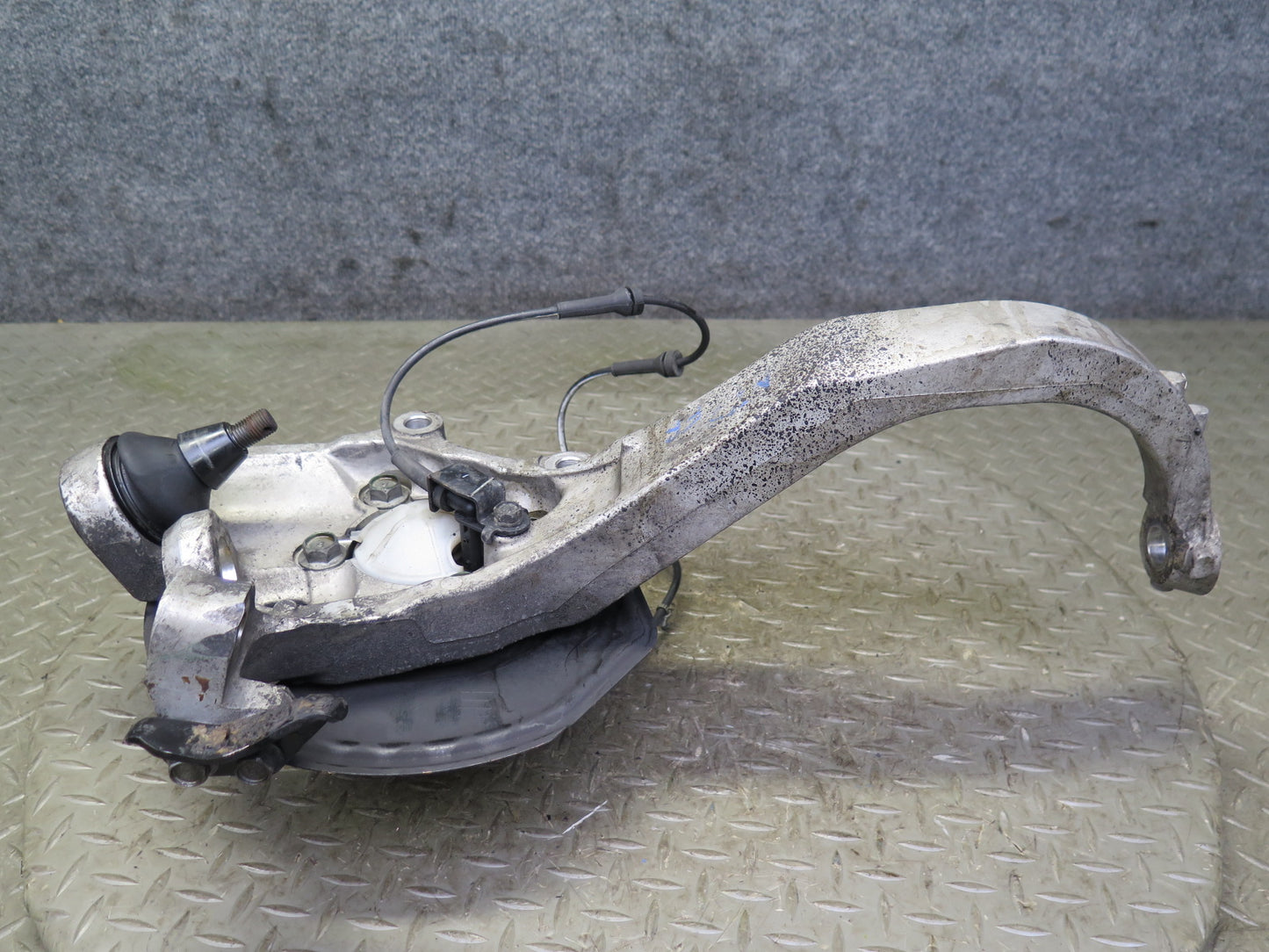 03-04 Nissan Z33 350Z Front Right Spindle Knuckle Wheel Hub Bearing 68K Mile OEM