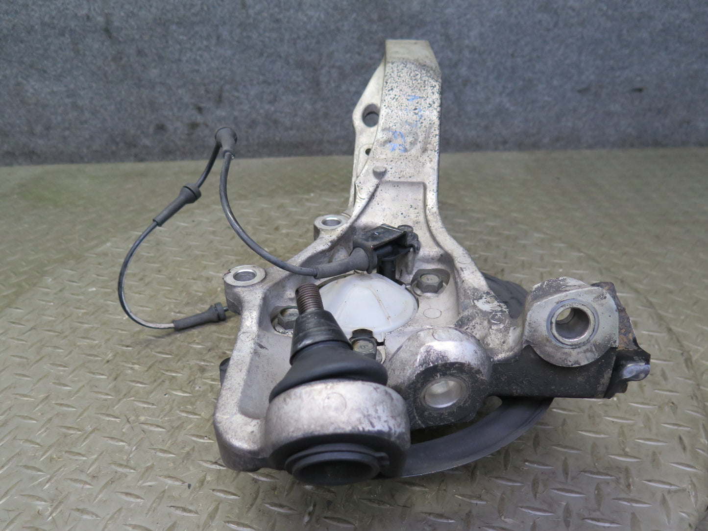 03-04 Nissan Z33 350Z Front Right Spindle Knuckle Wheel Hub Bearing 68K Mile OEM