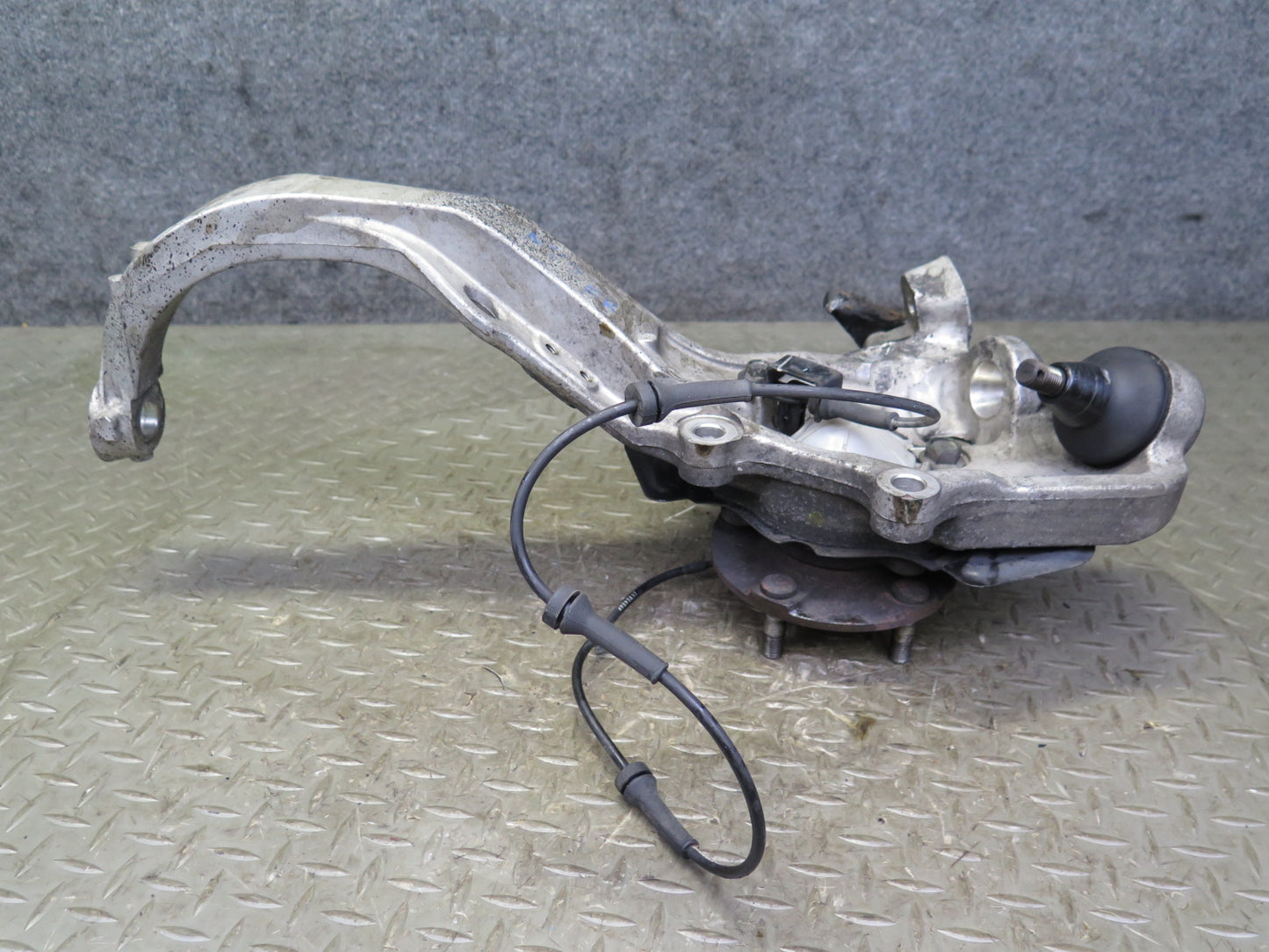 03-04 Nissan Z33 350Z Front Right Spindle Knuckle Wheel Hub Bearing 68K Mile OEM