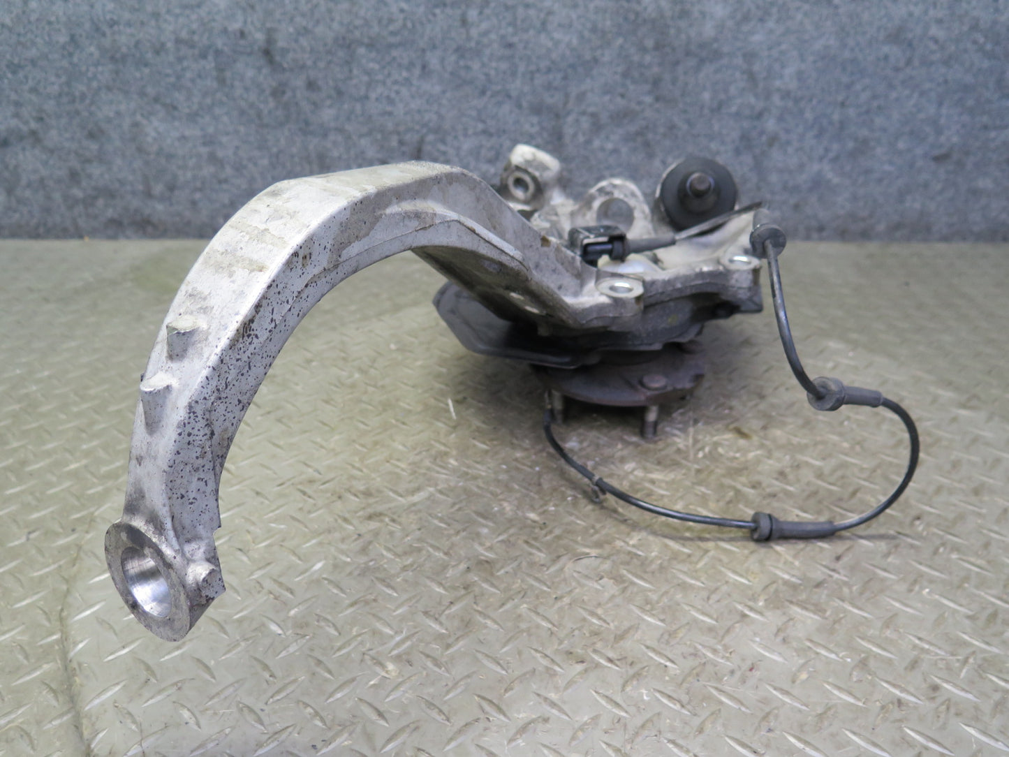 03-04 Nissan Z33 350Z Front Right Spindle Knuckle Wheel Hub Bearing 68K Mile OEM