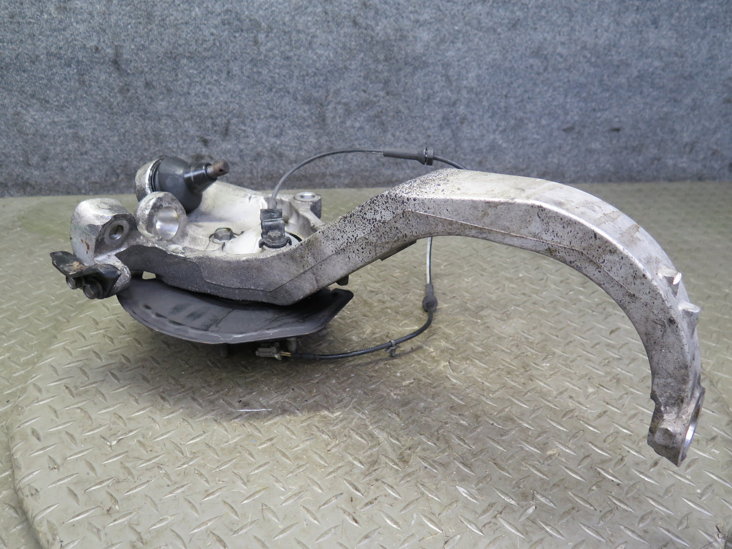 03-04 Nissan Z33 350Z Front Right Spindle Knuckle Wheel Hub Bearing 68K Mile OEM