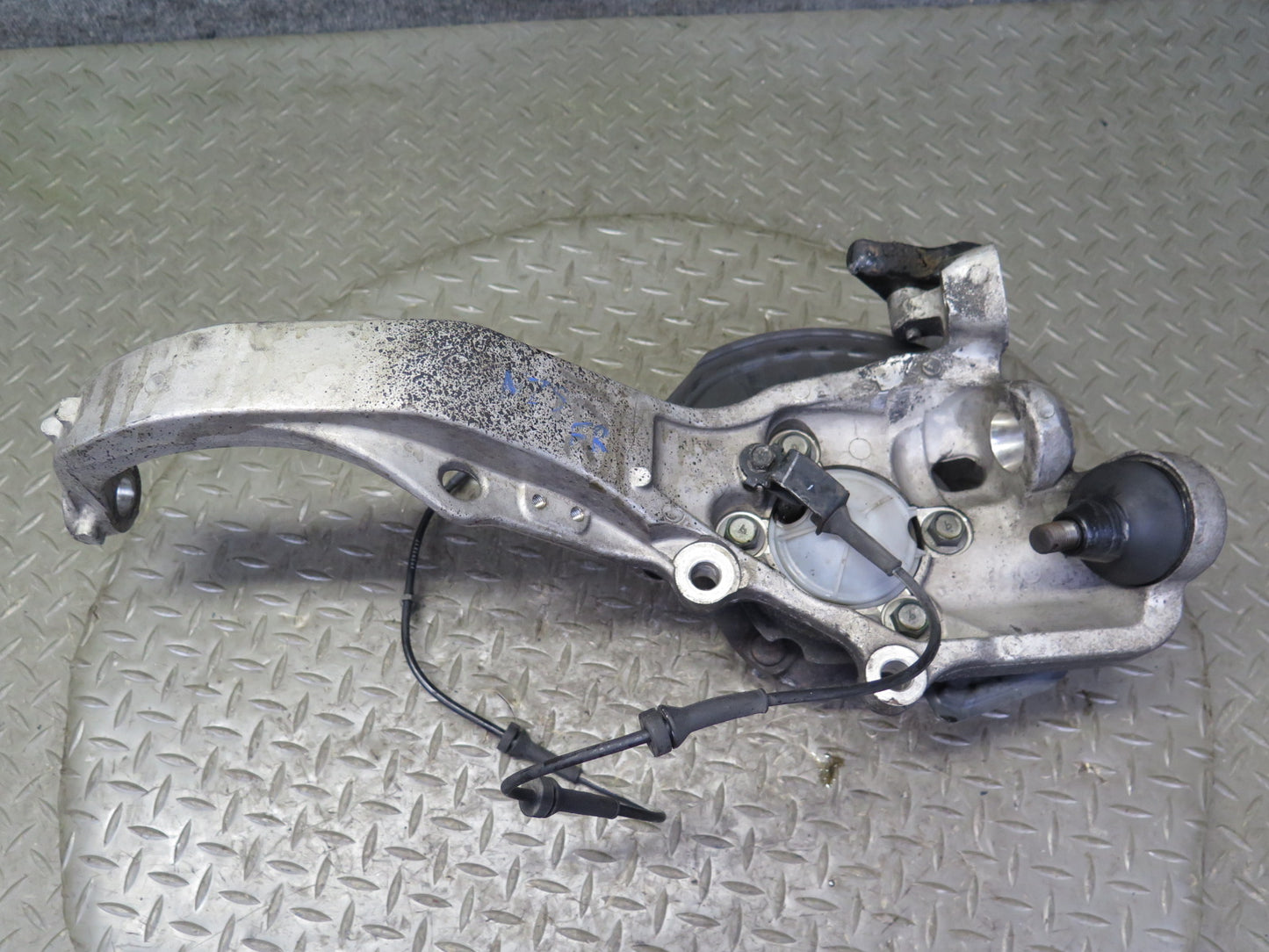 03-04 Nissan Z33 350Z Front Right Spindle Knuckle Wheel Hub Bearing 68K Mile OEM