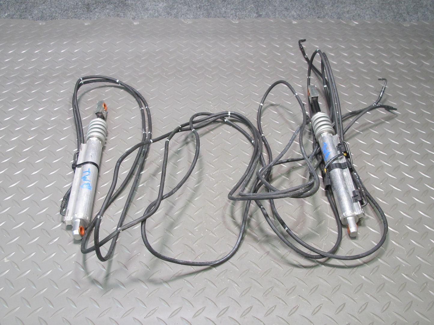 07-13 BMW E93 335i Convertible Left & Right Roof Tray Hydraulic Cylinder Set OEM