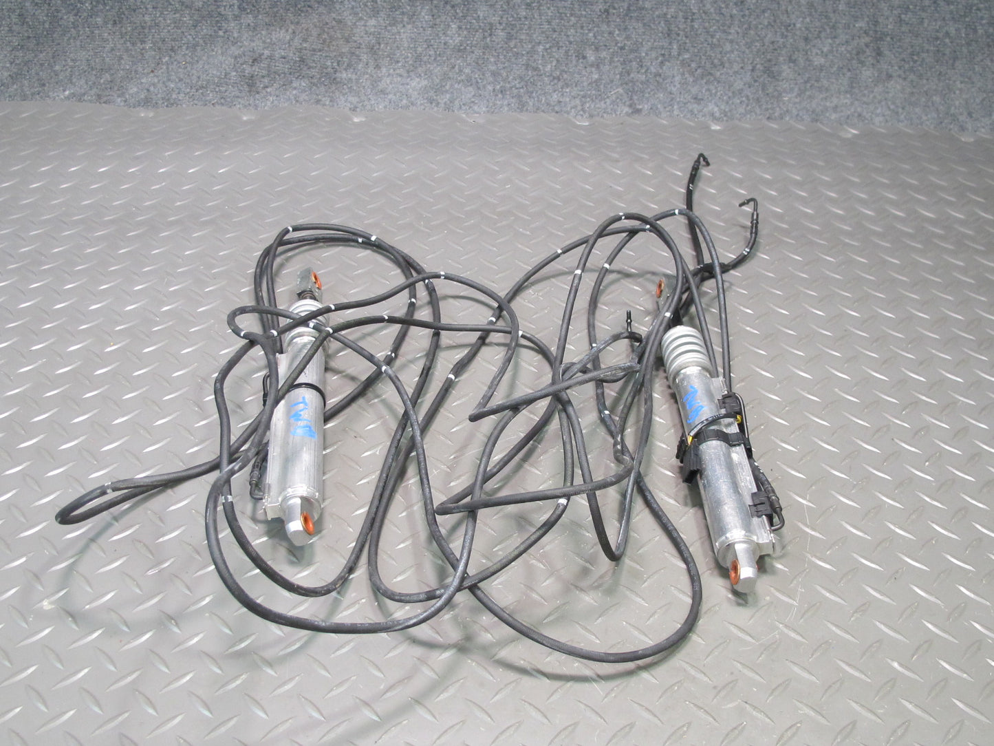 07-13 BMW E93 335i Convertible Left & Right Roof Tray Hydraulic Cylinder Set OEM