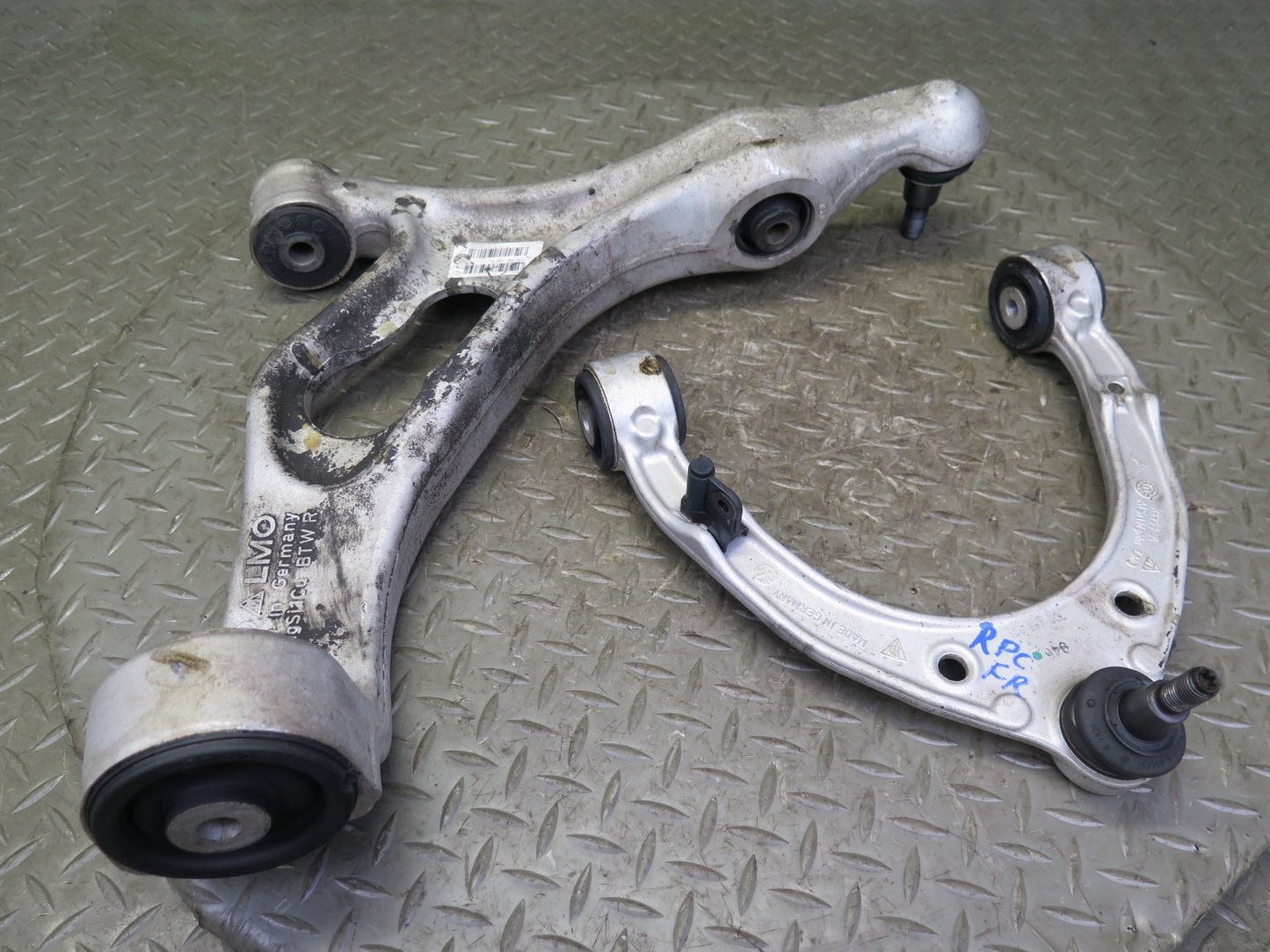 2011-2014 Porsche Cayenne 958 AWD Front Right Side Upper & Lower Control Arm Set