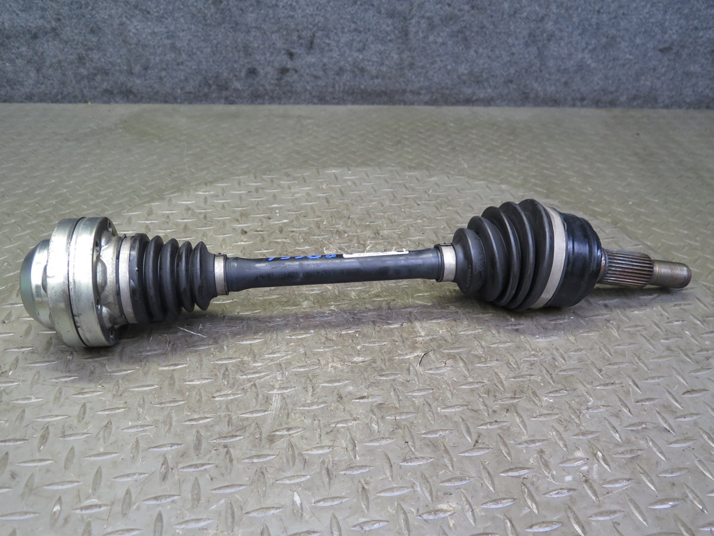 2011-2018 Porsche Cayenne 958 Front Left Drvier Side CV Axle Shaft