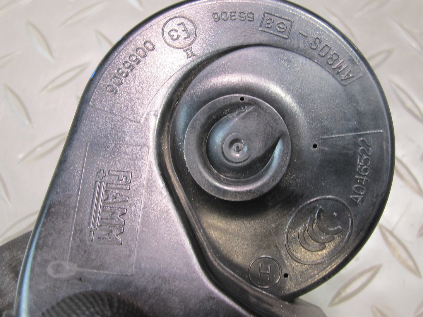 07-13 BMW E90 E92 E93 335I Set of 2 High & Low Tone Note Pitch Horn Signal OEM