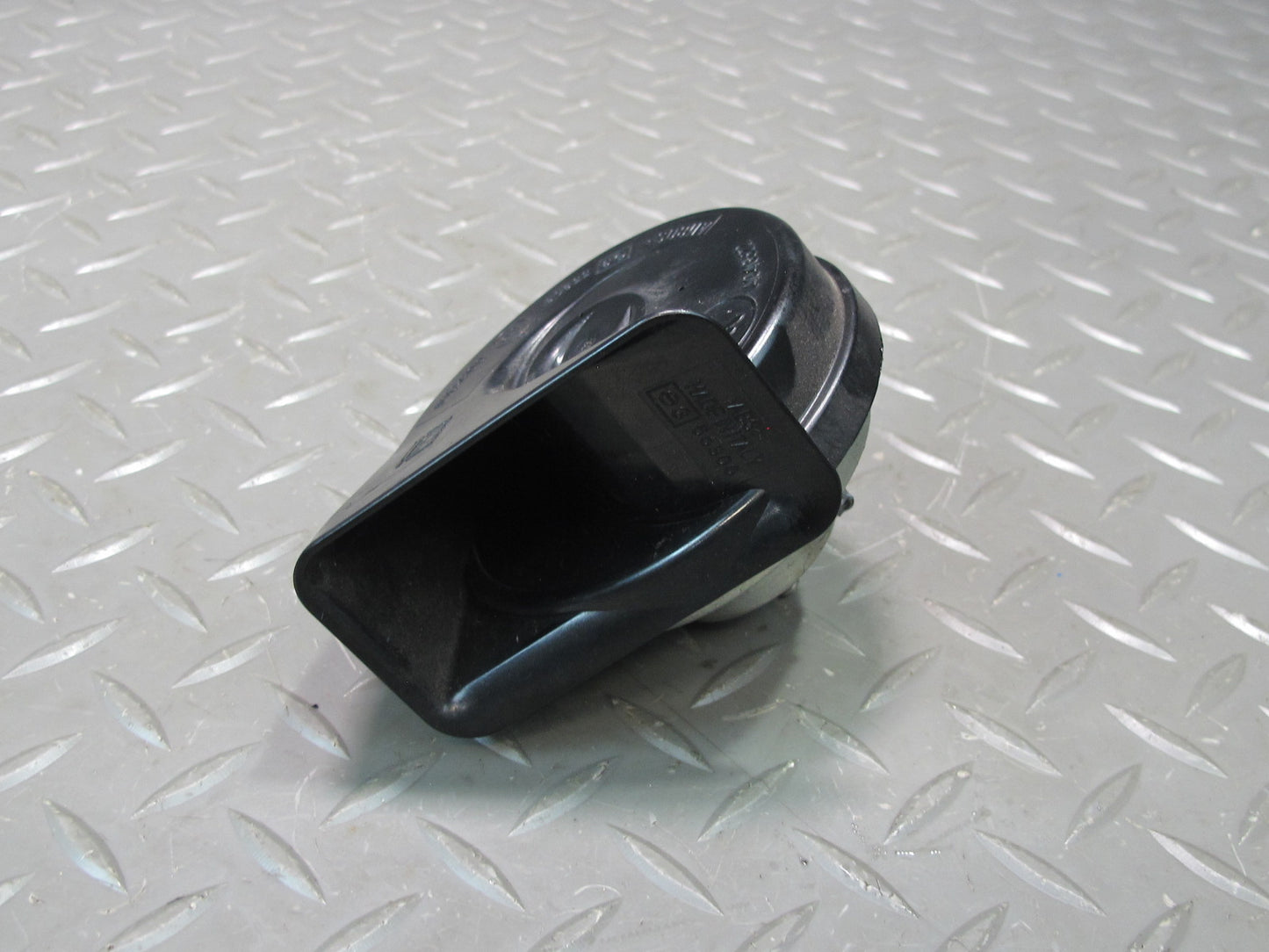 07-13 BMW E90 E92 E93 335I Set of 2 High & Low Tone Note Pitch Horn Signal OEM