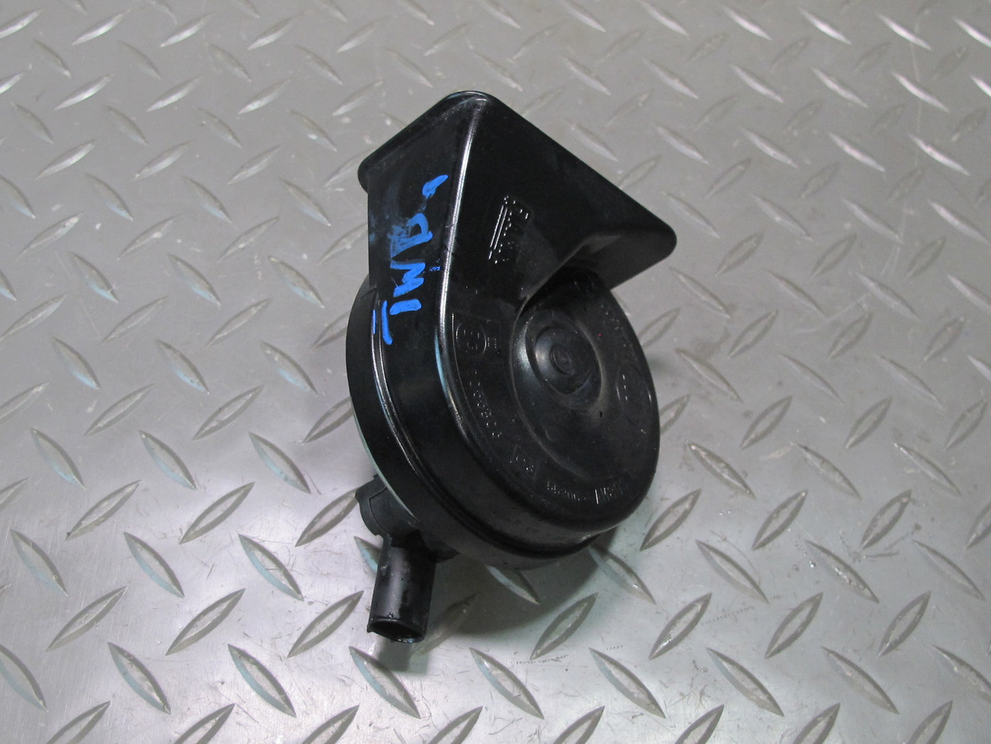 07-13 BMW E90 E92 E93 335I Set of 2 High & Low Tone Note Pitch Horn Signal OEM