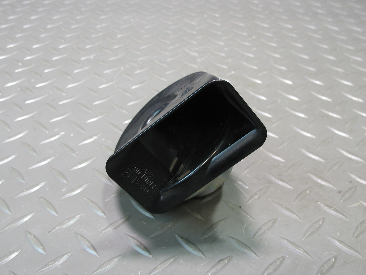 07-13 BMW E90 E92 E93 335I Set of 2 High & Low Tone Note Pitch Horn Signal OEM