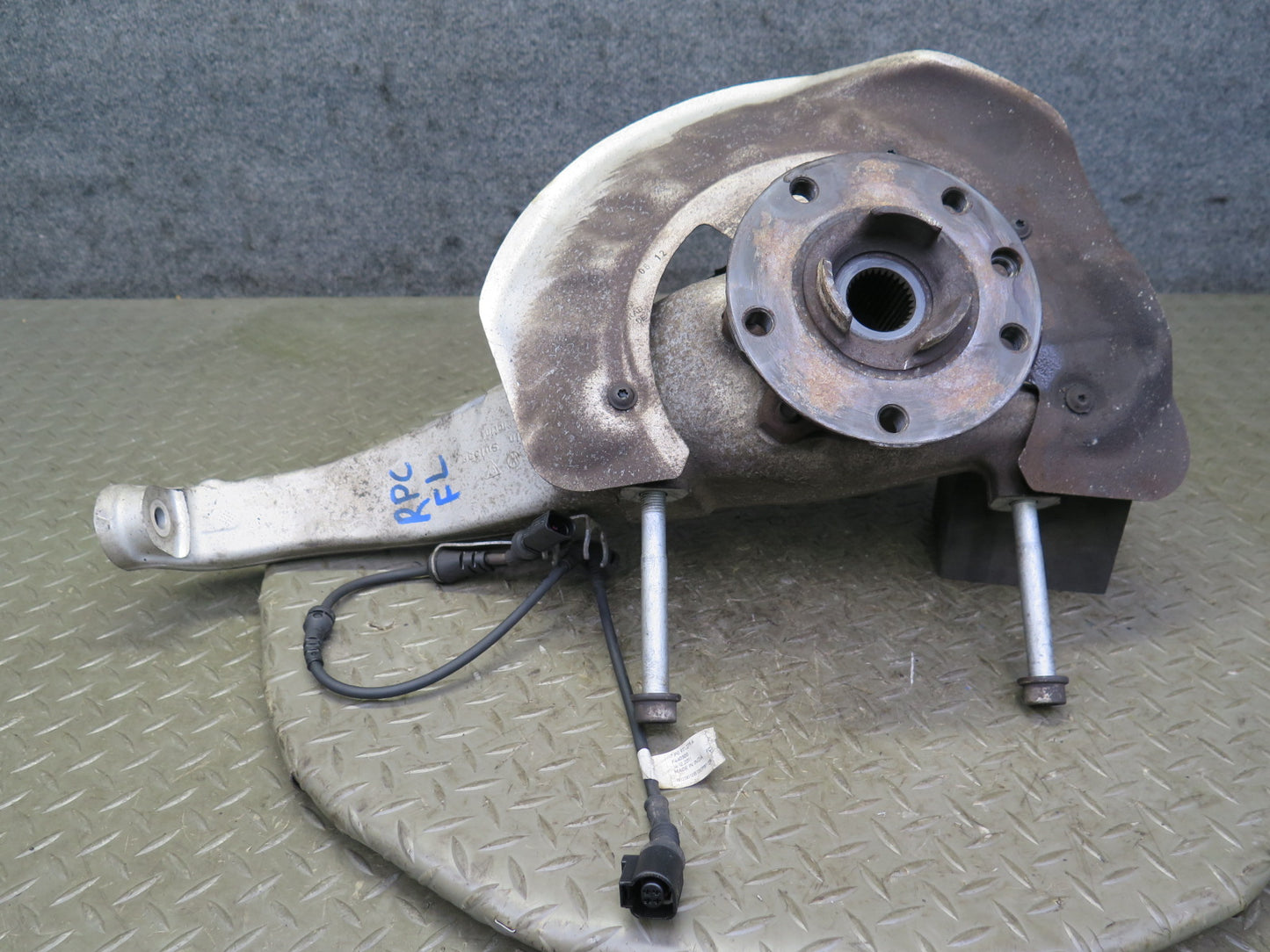 2011-2018 Porsche Cayenne 958 AWD Front Left Spindle Knuckle Wheel Hub Bearing