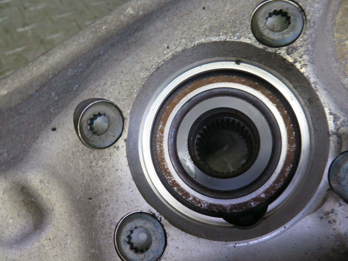 2011-2018 Porsche Cayenne 958 AWD Front Left Spindle Knuckle Wheel Hub Bearing