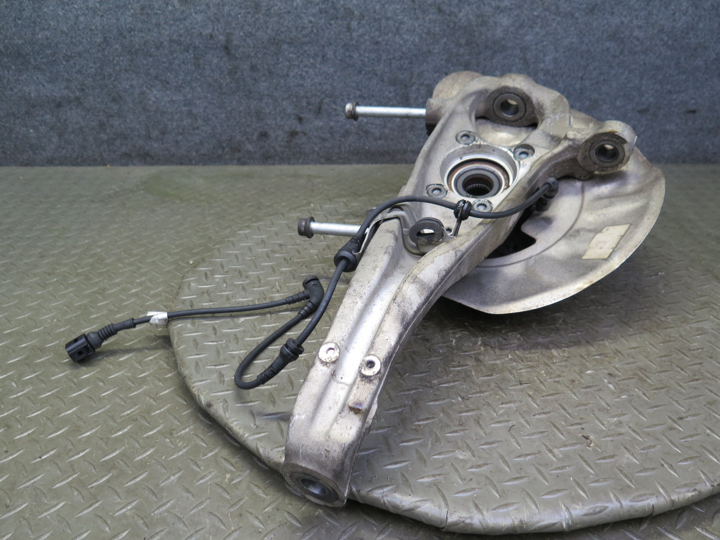 2011-2018 Porsche Cayenne 958 AWD Front Left Spindle Knuckle Wheel Hub Bearing