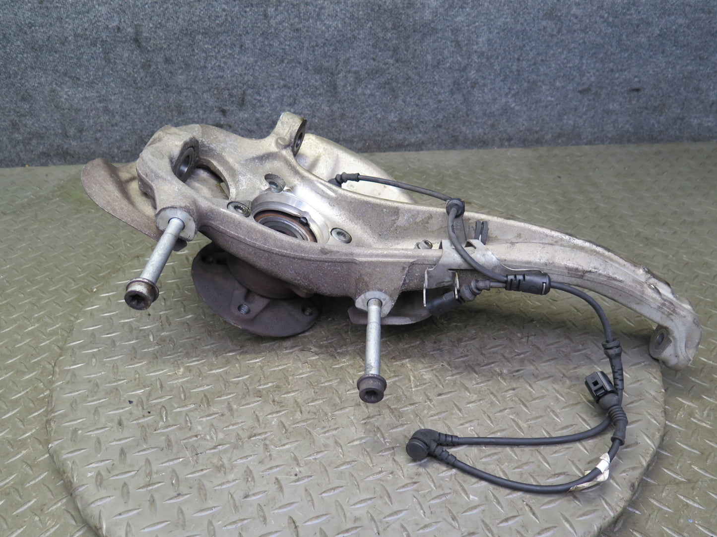 2011-2018 Porsche Cayenne 958 AWD Front Left Spindle Knuckle Wheel Hub Bearing