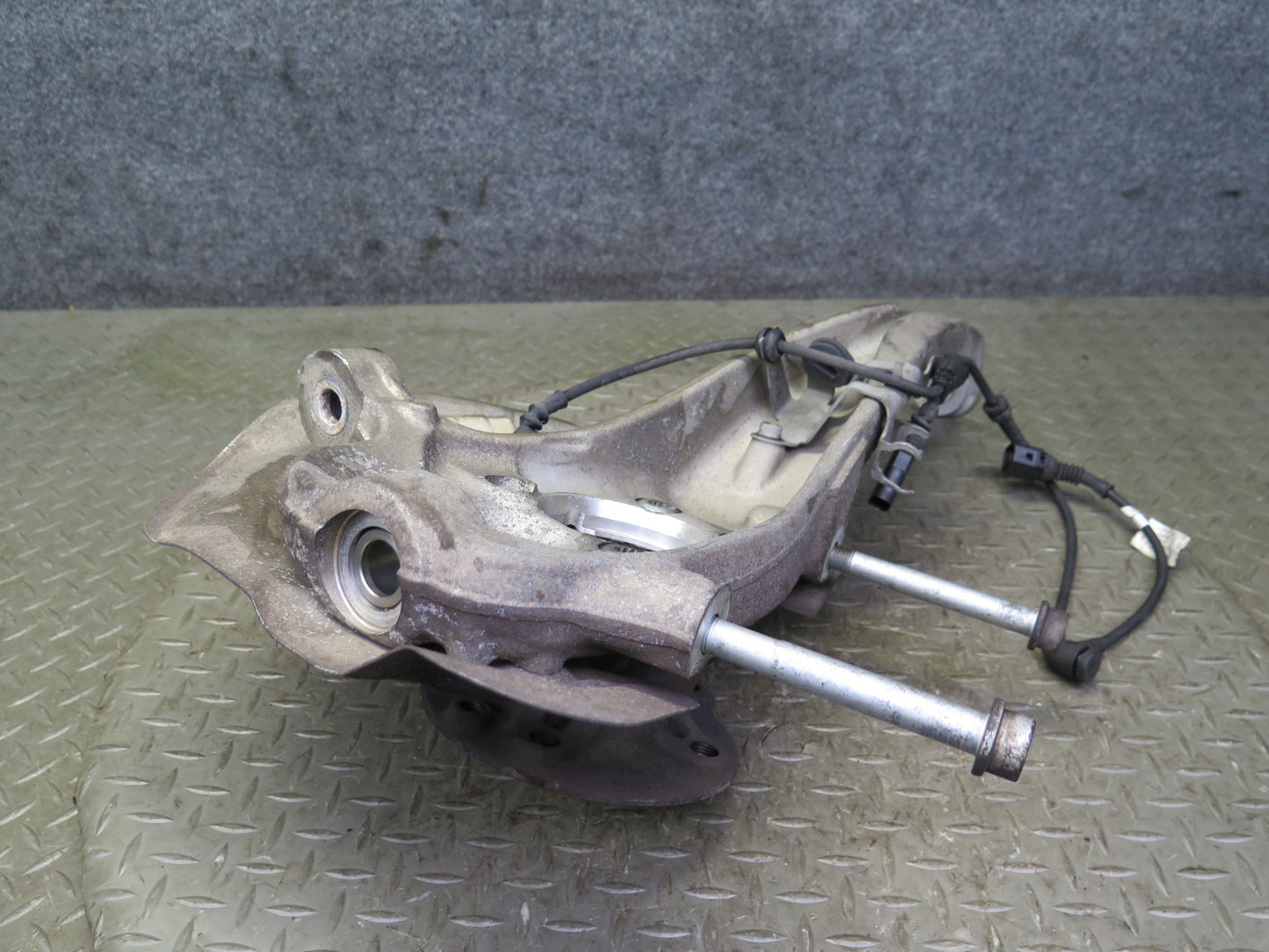 2011-2018 Porsche Cayenne 958 AWD Front Left Spindle Knuckle Wheel Hub Bearing