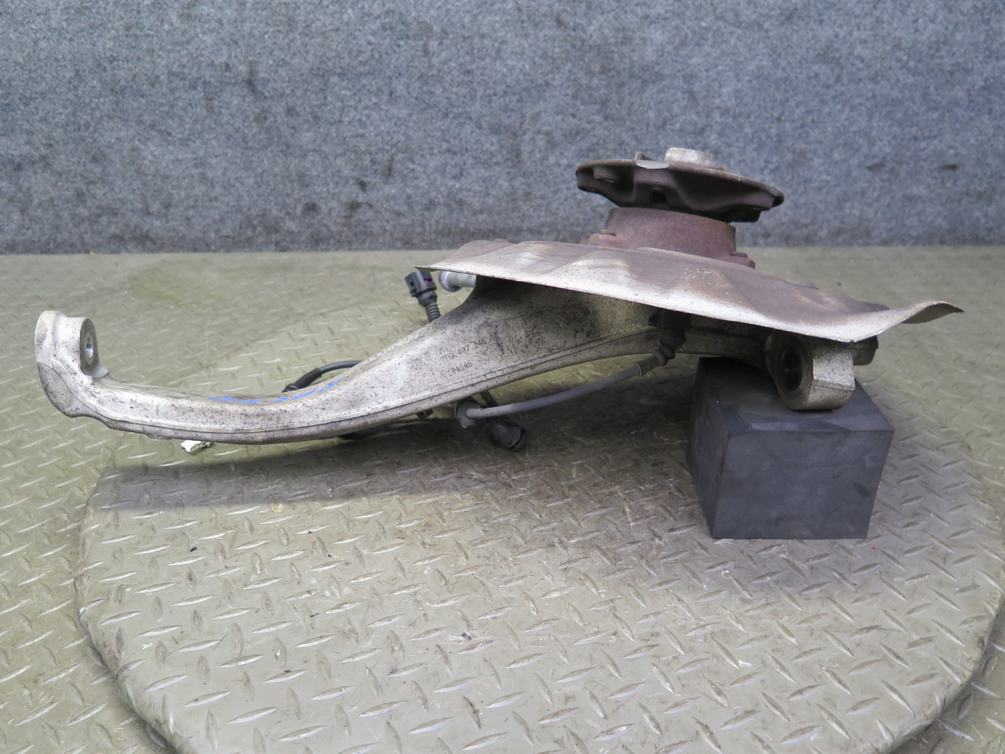 2011-2018 Porsche Cayenne 958 AWD Front Right Spindle Knuckle Wheel Hub Bearing