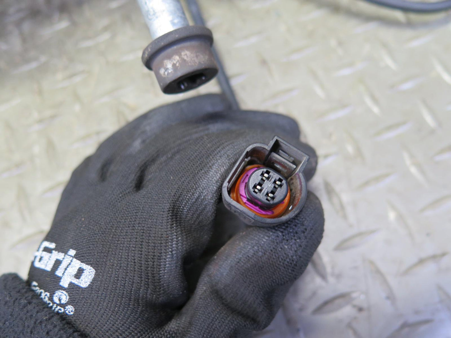 2011-2018 Porsche Cayenne 958 AWD Front Right Spindle Knuckle Wheel Hub Bearing