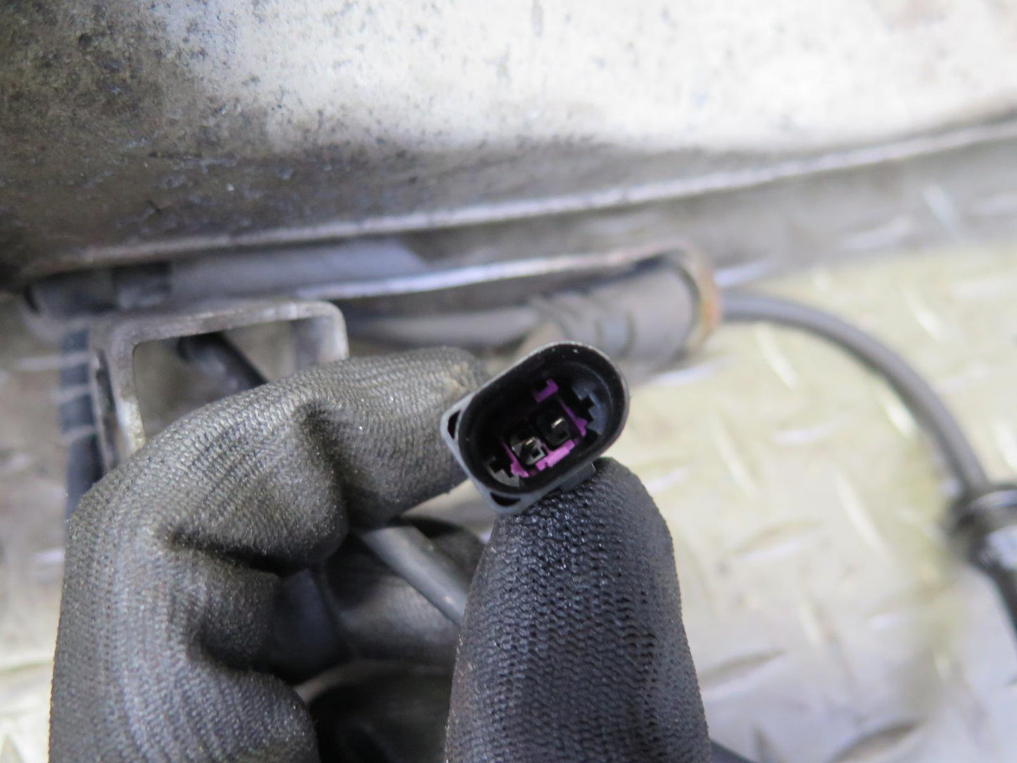 2011-2018 Porsche Cayenne 958 AWD Front Right Spindle Knuckle Wheel Hub Bearing