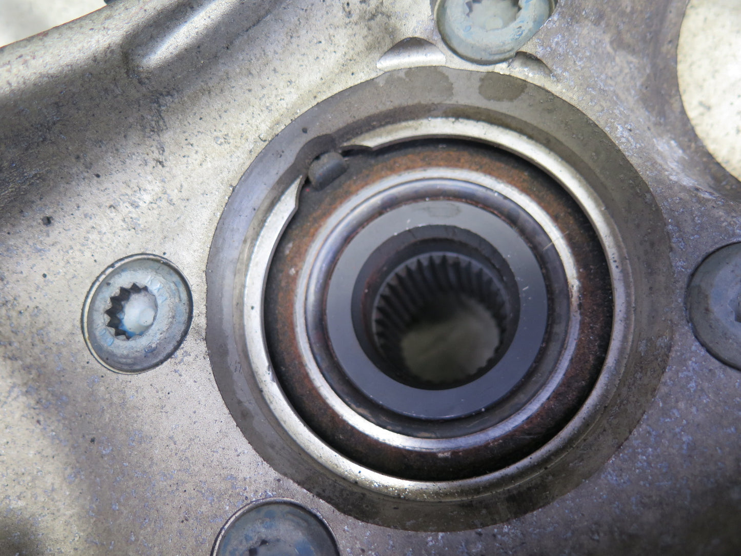 2011-2018 Porsche Cayenne 958 AWD Front Right Spindle Knuckle Wheel Hub Bearing