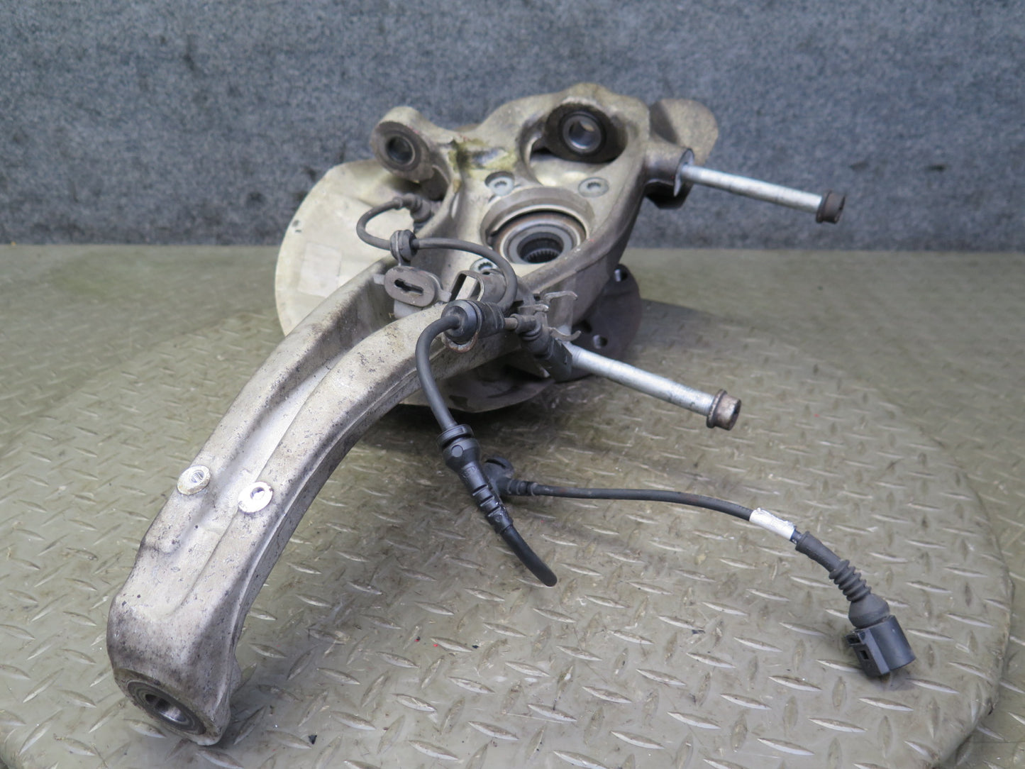 2011-2018 Porsche Cayenne 958 AWD Front Right Spindle Knuckle Wheel Hub Bearing